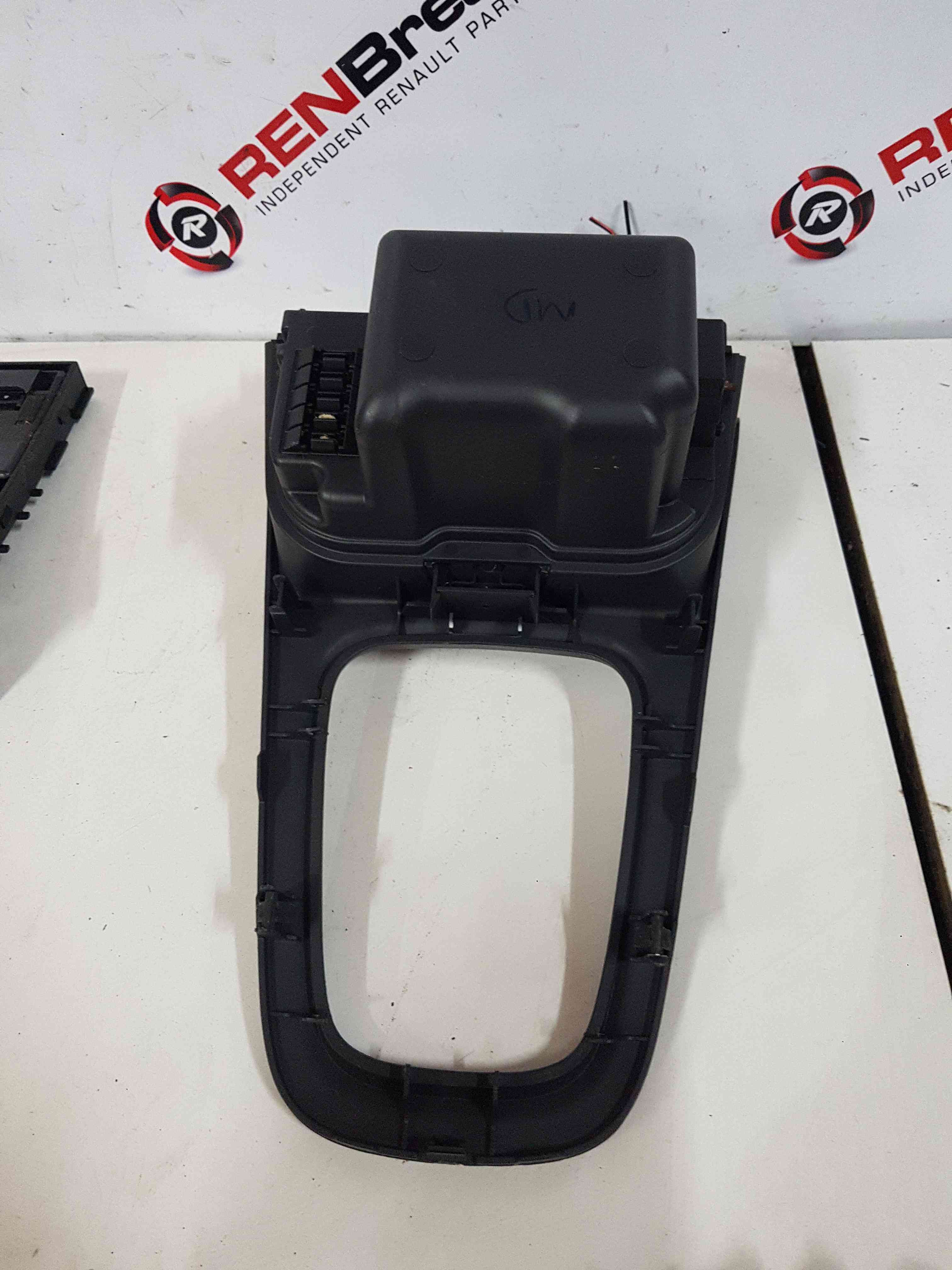 Thumb 5 Nissan Almera 2000-2006 Centre CUP Holder Trim