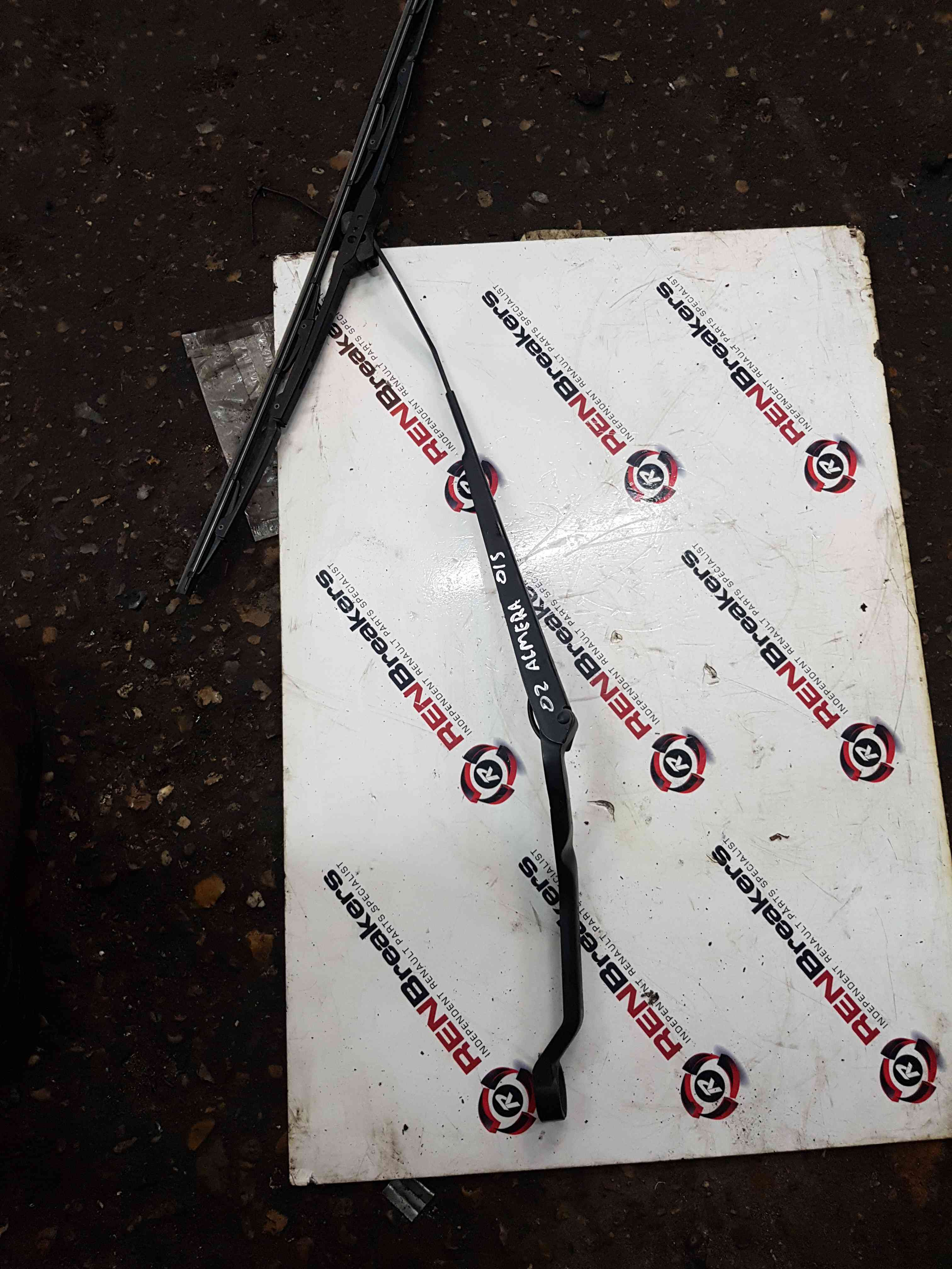 Thumb 2 Nissan Almera 2000-2006 Drivers OSF Front Wiper ARM