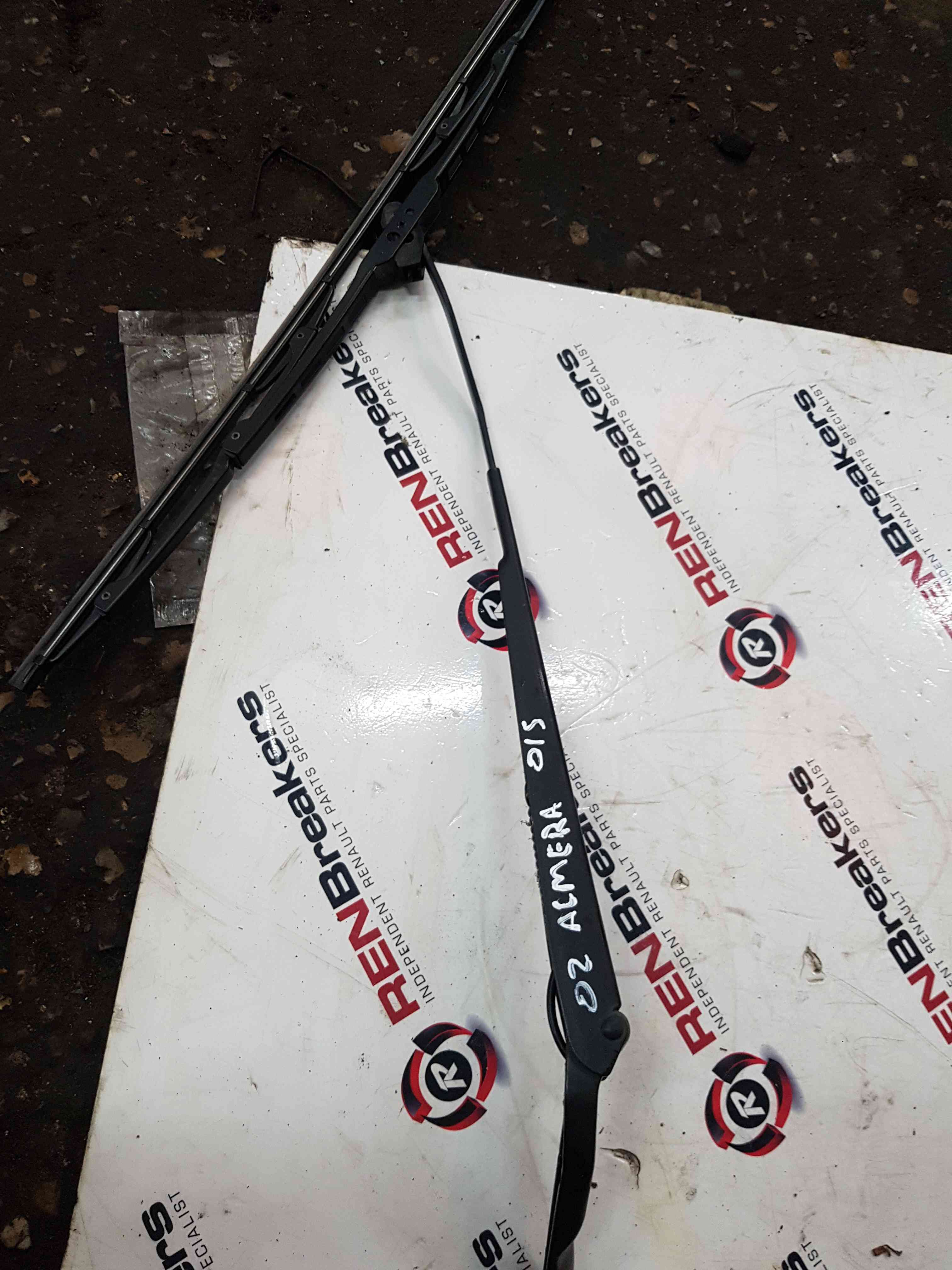 Thumb 4 Nissan Almera 2000-2006 Drivers OSF Front Wiper ARM