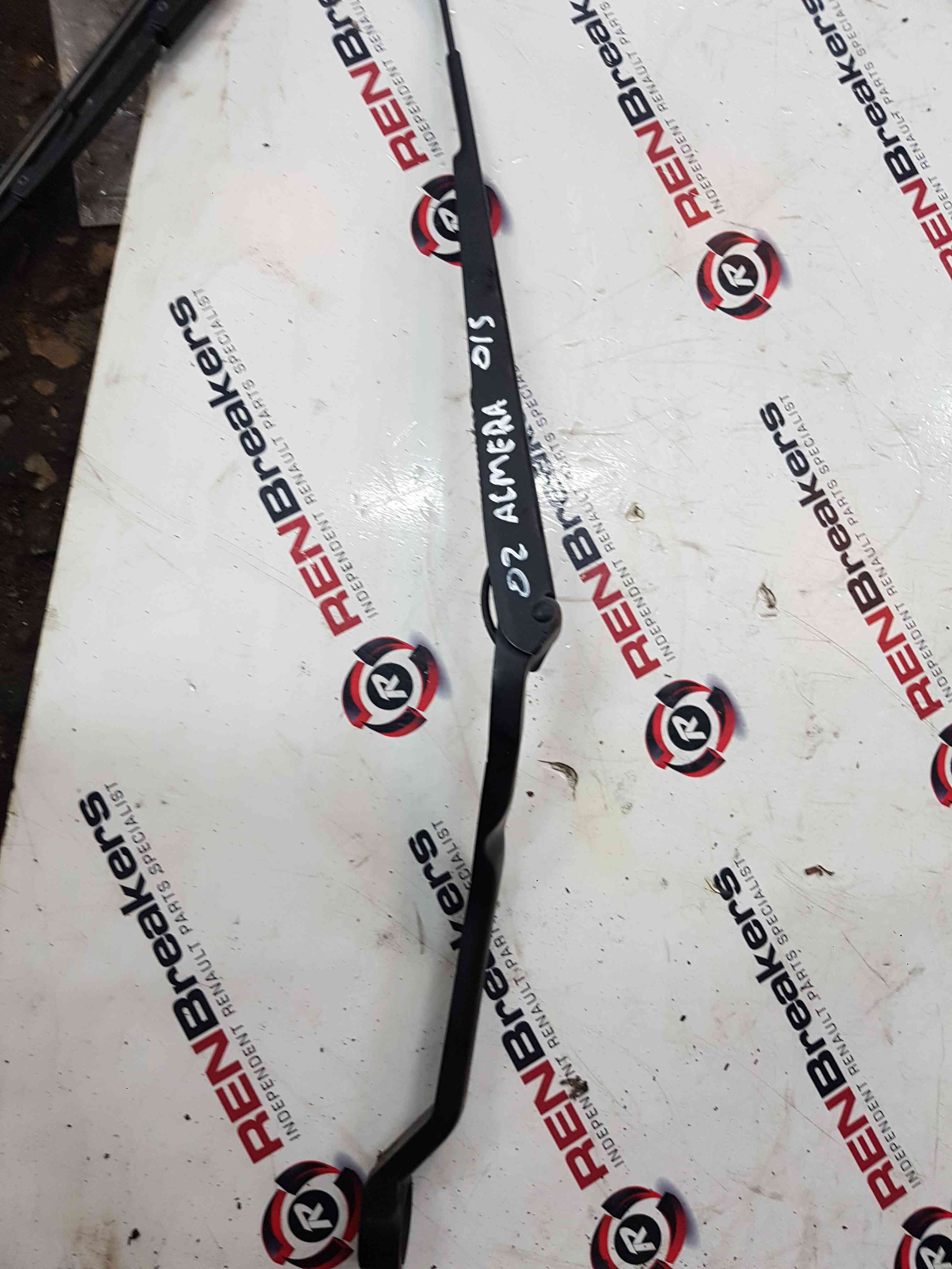 Thumb 5 Nissan Almera 2000-2006 Drivers OSF Front Wiper ARM