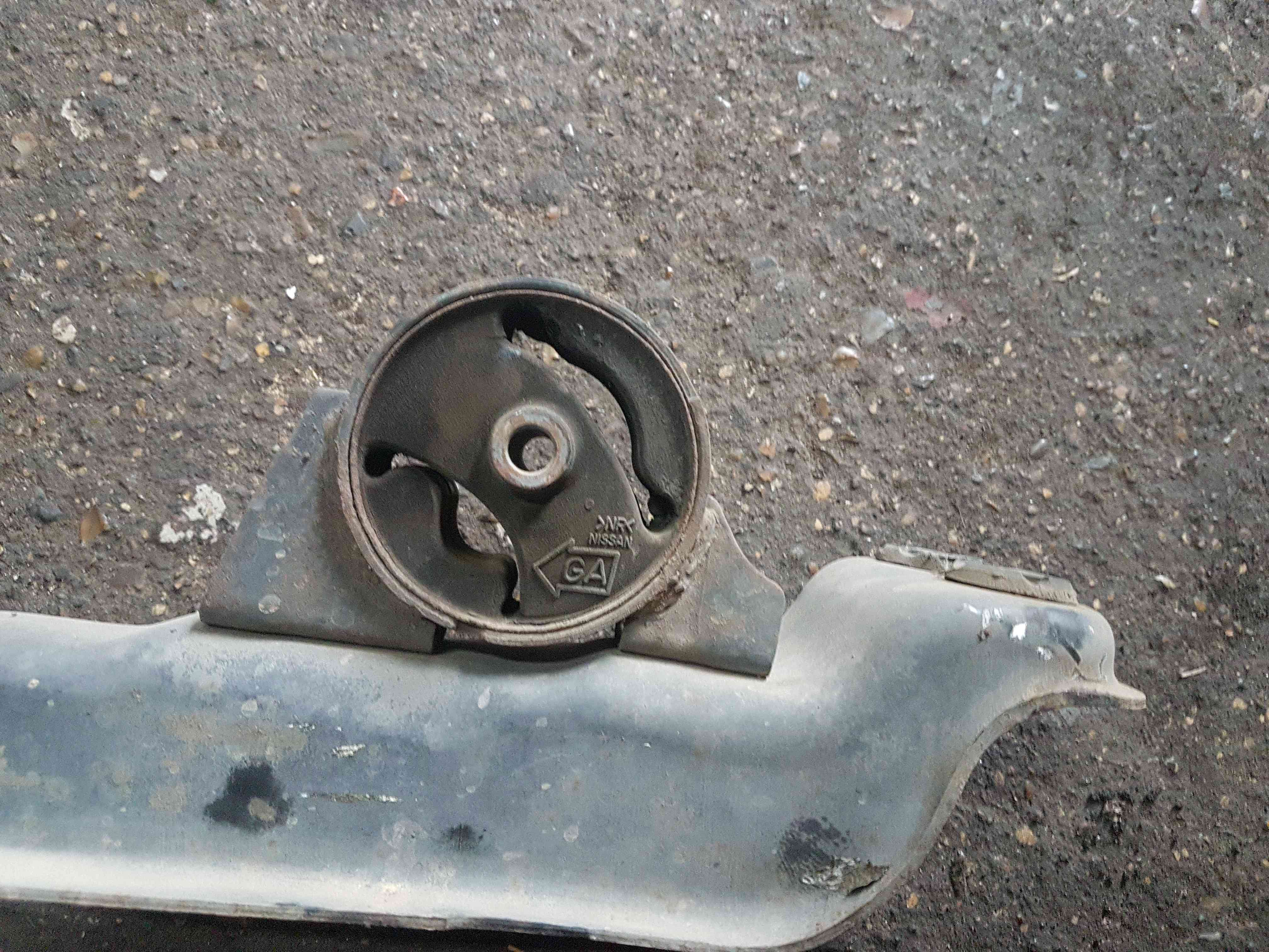 Thumb 5 Nissan Almera 2000-2006 Engine Mount Cradle Bracket