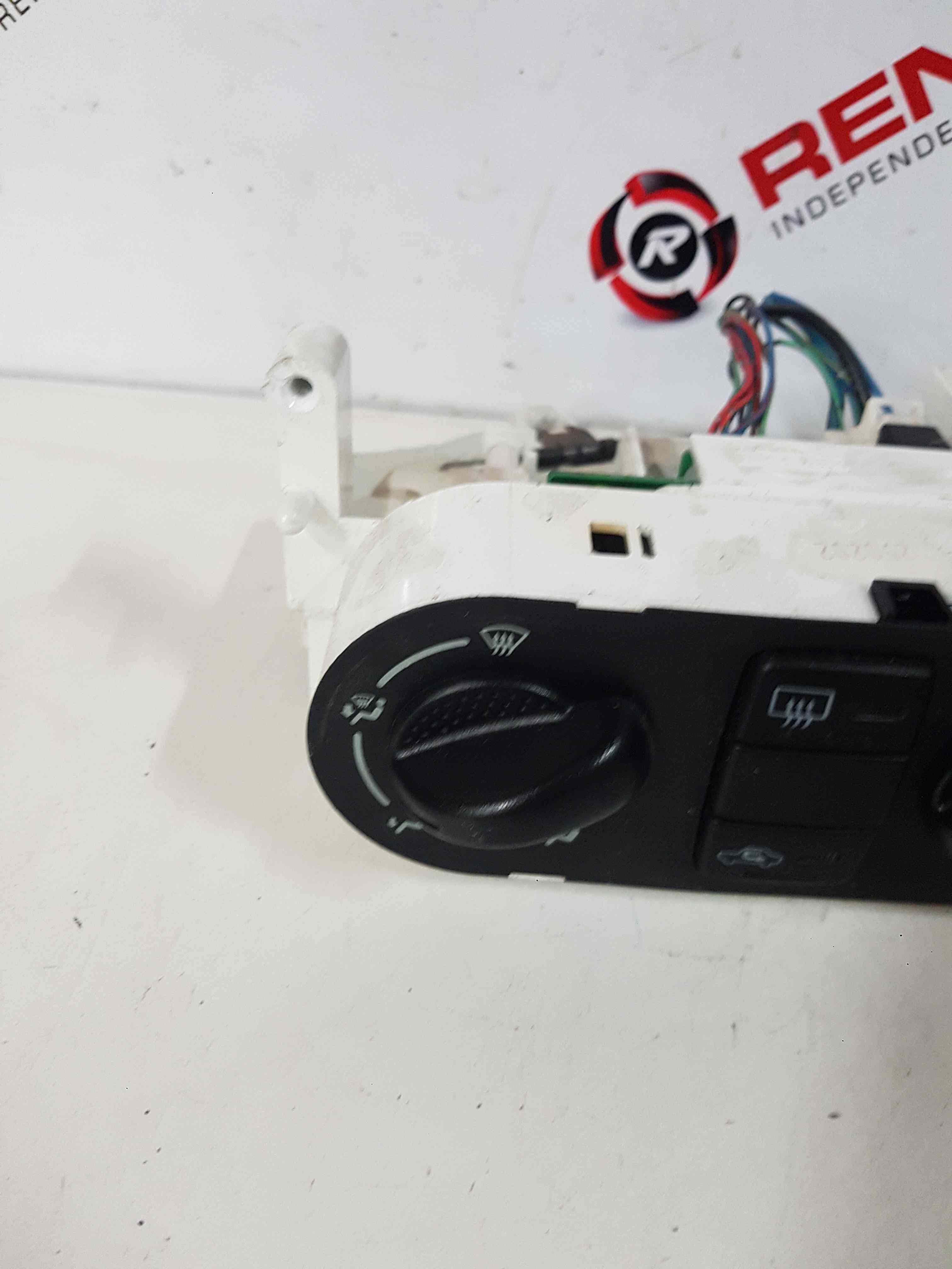 Thumb 3 Nissan Almera 2000-2006 Heater Controls Dials 