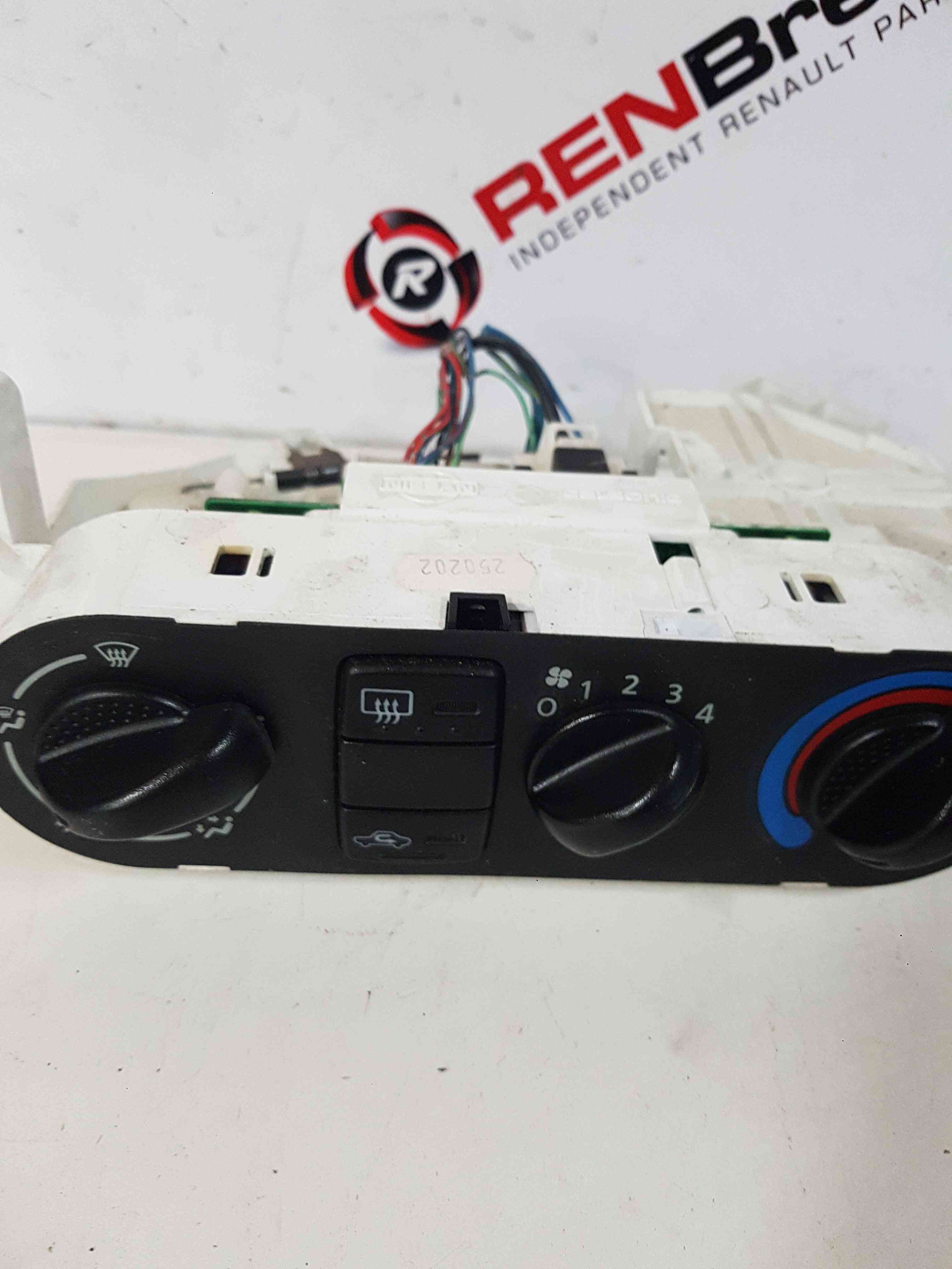 Thumb 4 Nissan Almera 2000-2006 Heater Controls Dials 