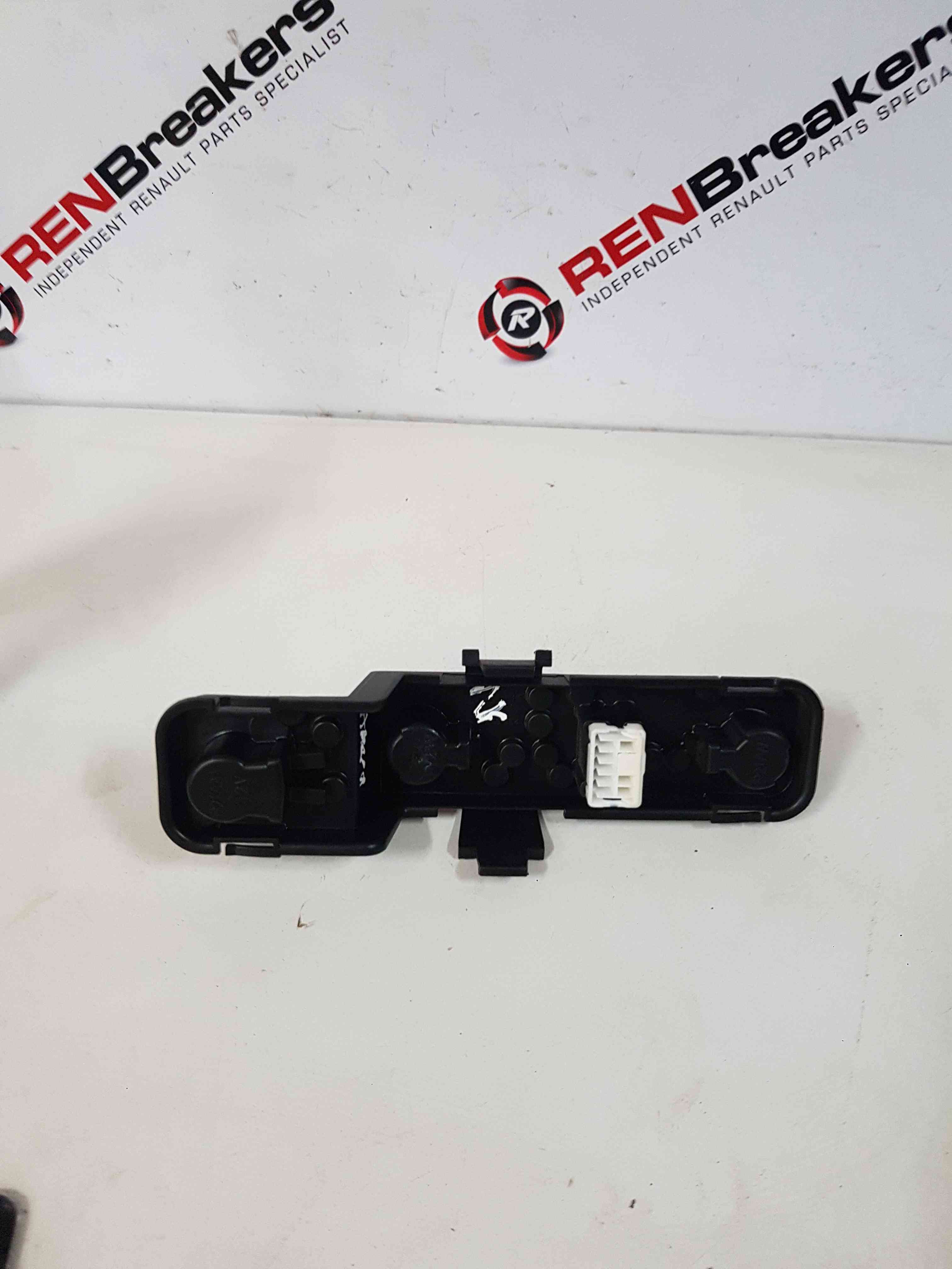 Thumb 3 Nissan Almera 2000-2006 Passenger NSR Rear Bulb Holder