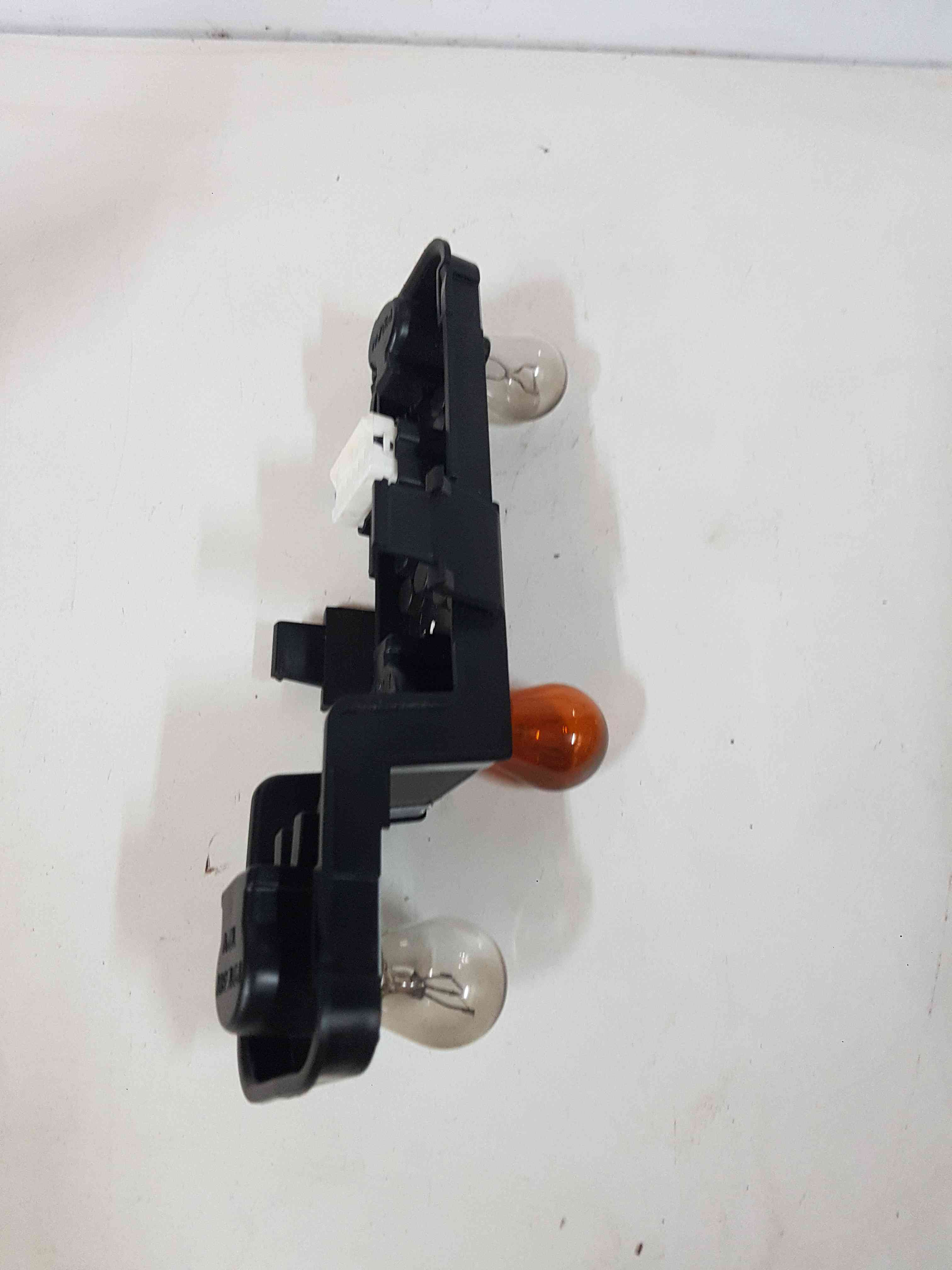 Thumb 4 Nissan Almera 2000-2006 Passenger NSR Rear Bulb Holder