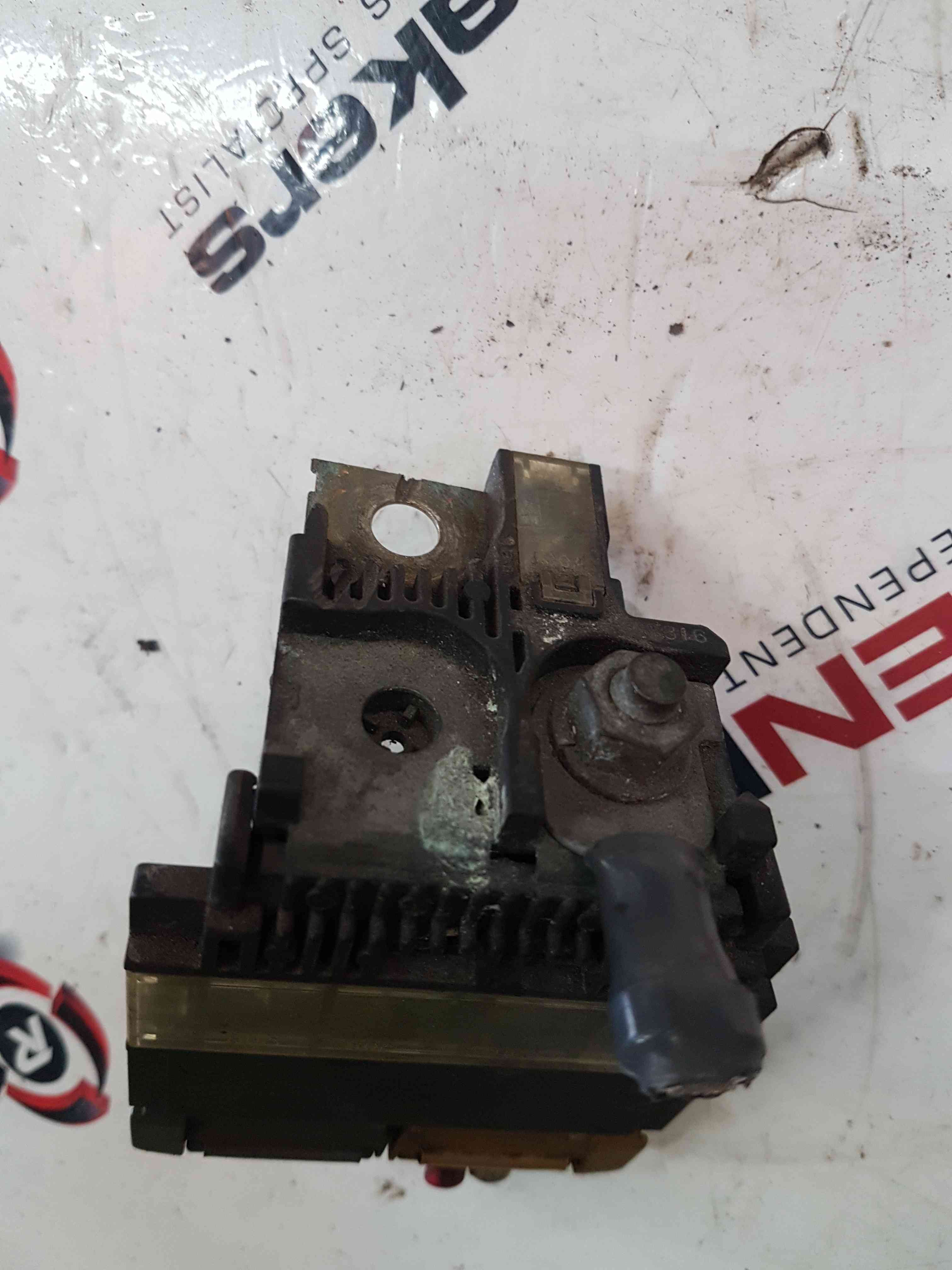 Thumb 3 Nissan Cube Z11 2002-2008 1.4 Petrol Battery Terminal Fuses