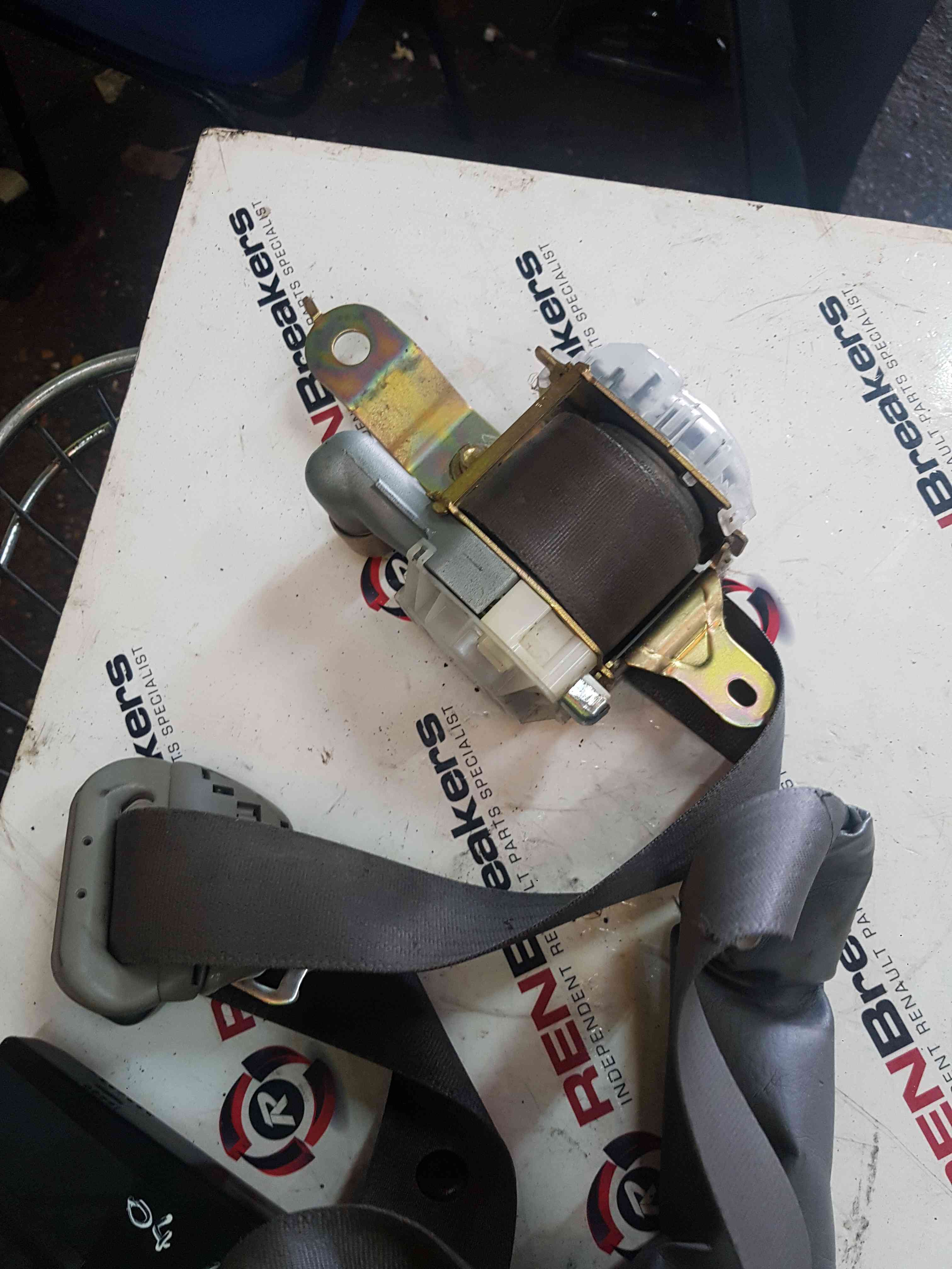 Thumb 7 Nissan Cube Z11 2002-2008 Drivers OSF Front Seat Belt