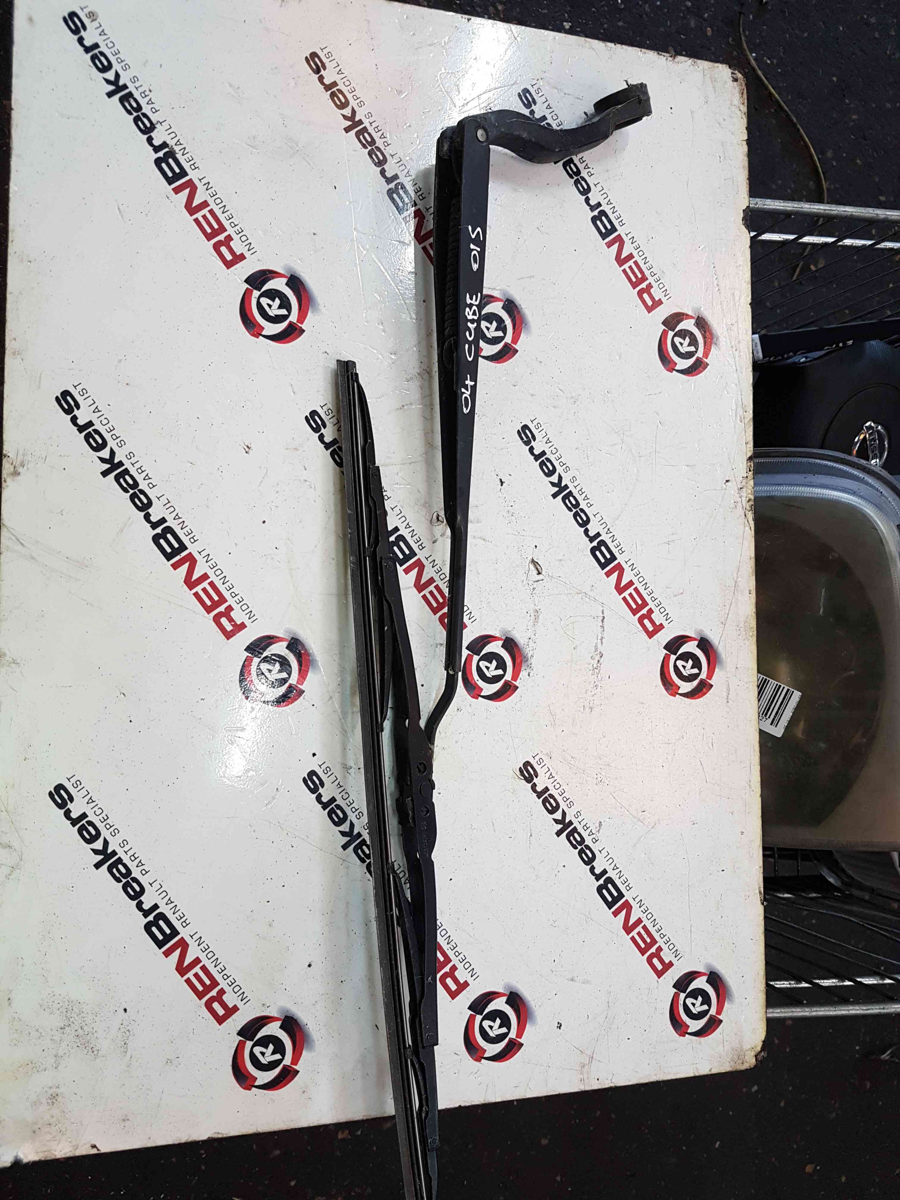 Thumb 2 Nissan Cube Z11 2002-2008 Drivers OSF Front Wiper ARM