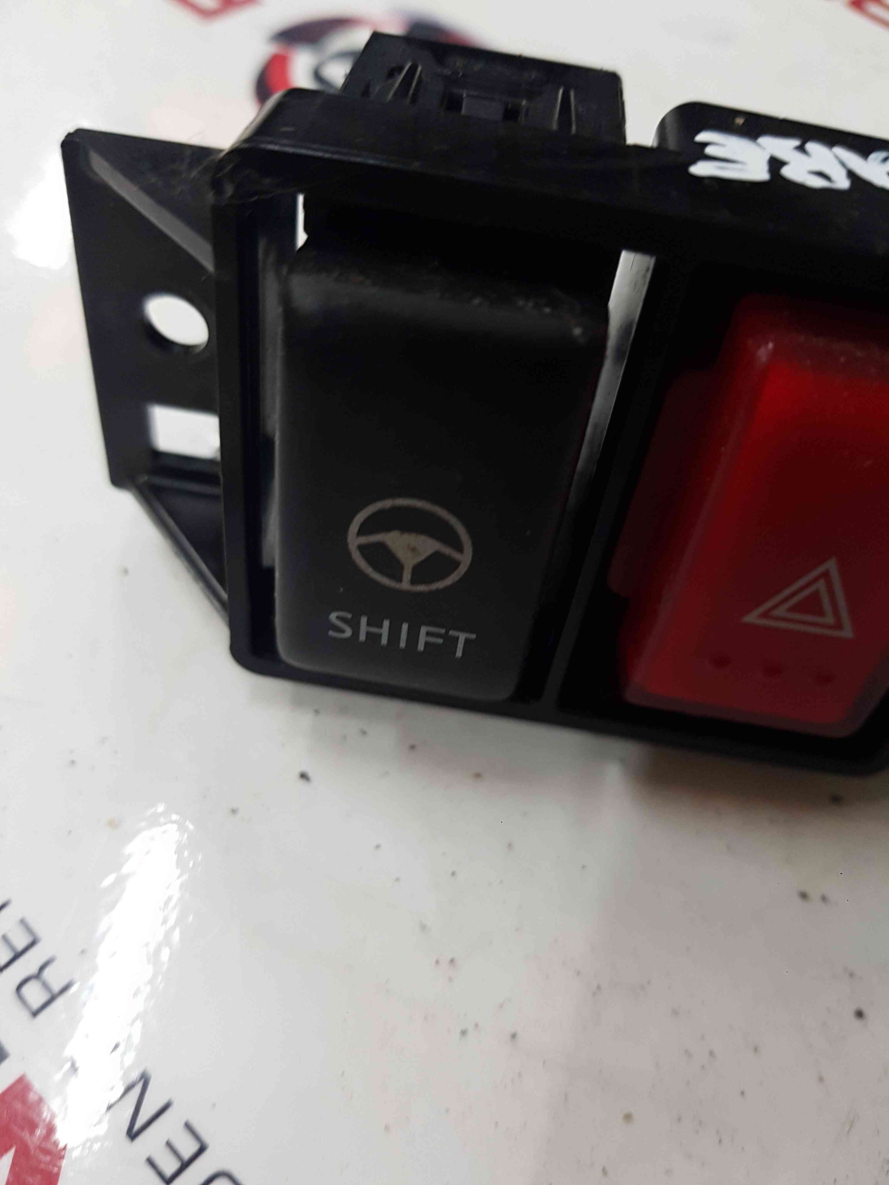 Thumb 3 Nissan Cube Z11 2002-2008 Hazard Warning Switch Shift