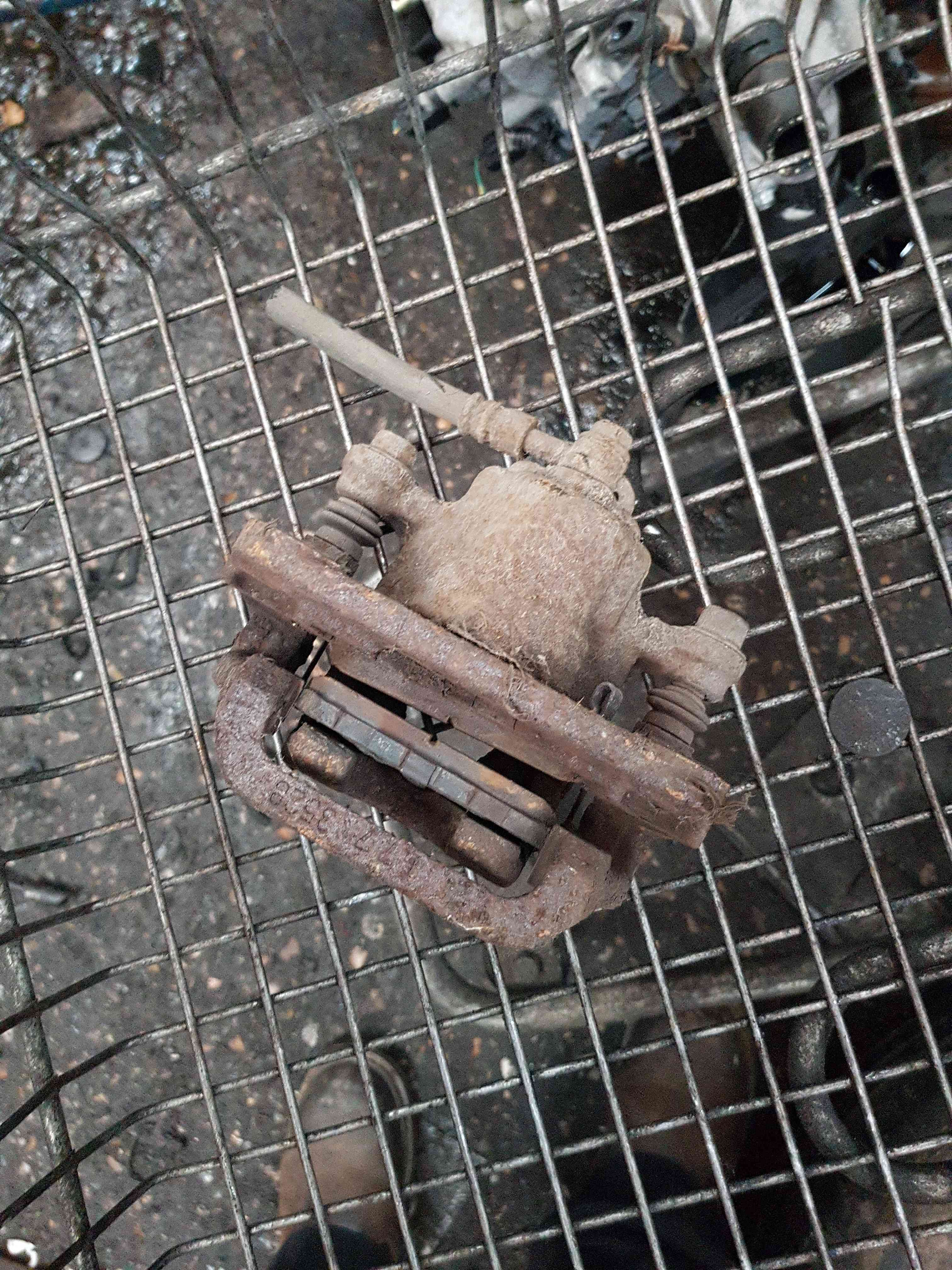 Thumb 4 Nissan Juke MK1 2010-2014 1.6 Petrol Drivers OSR Rear Caliper