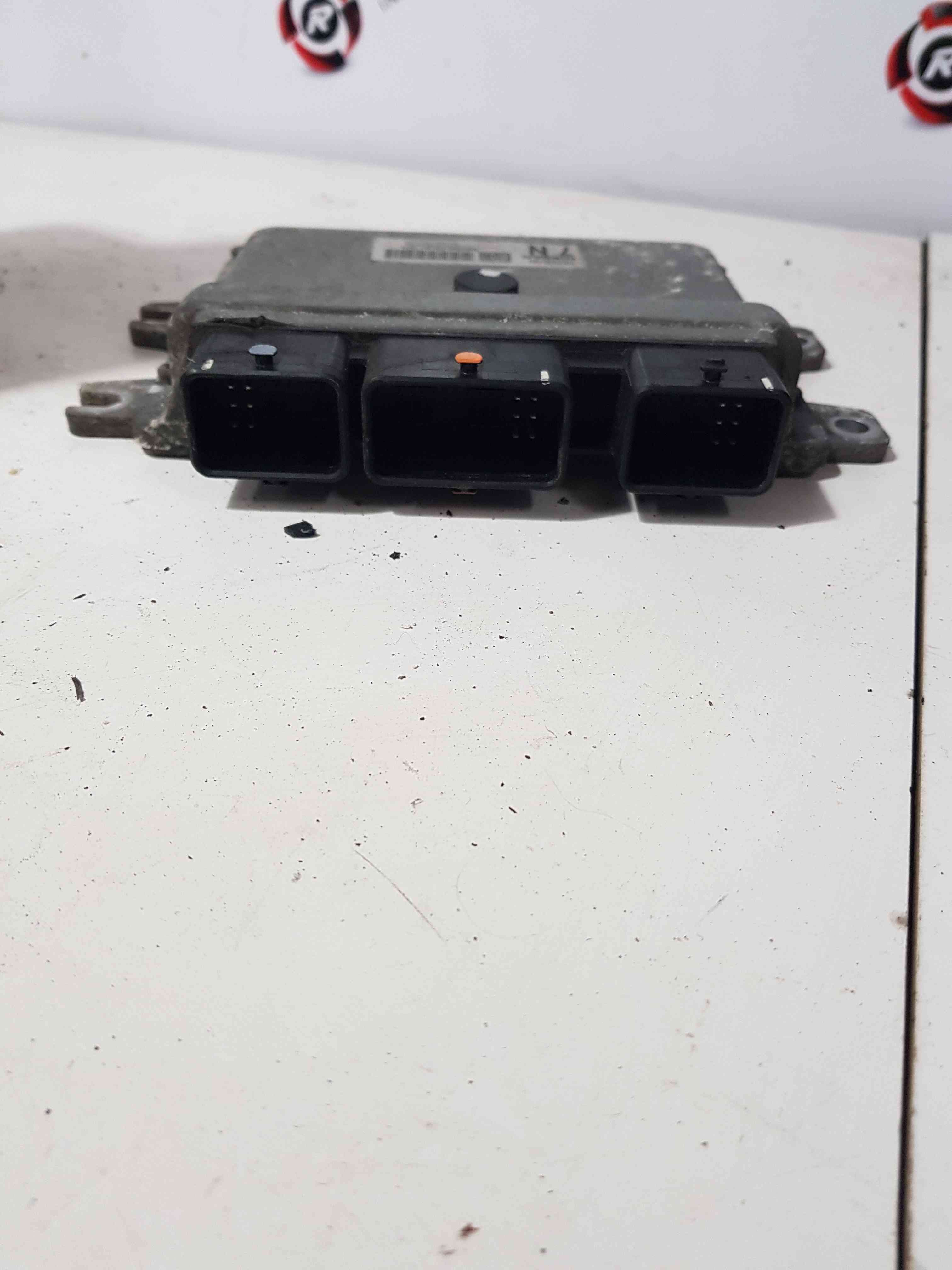 Thumb 5 Nissan Juke MK1 2010-2014 1.6 Petrol Engine Control Unit ECU MEC-940-390