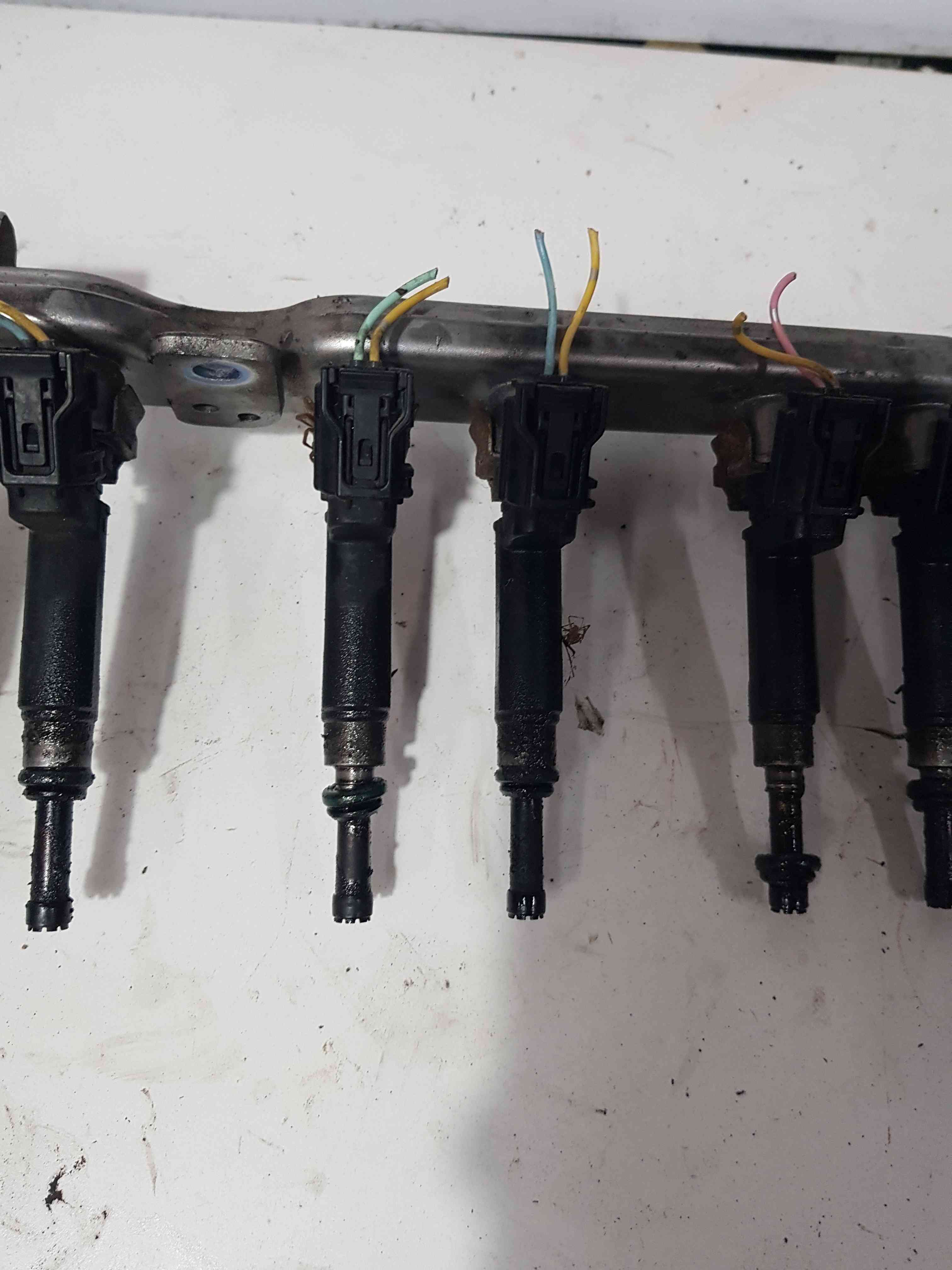 Thumb 3 Nissan Juke MK1 2010-2014 1.6 Petrol Injectors X8 + Rail 175201Kt0a