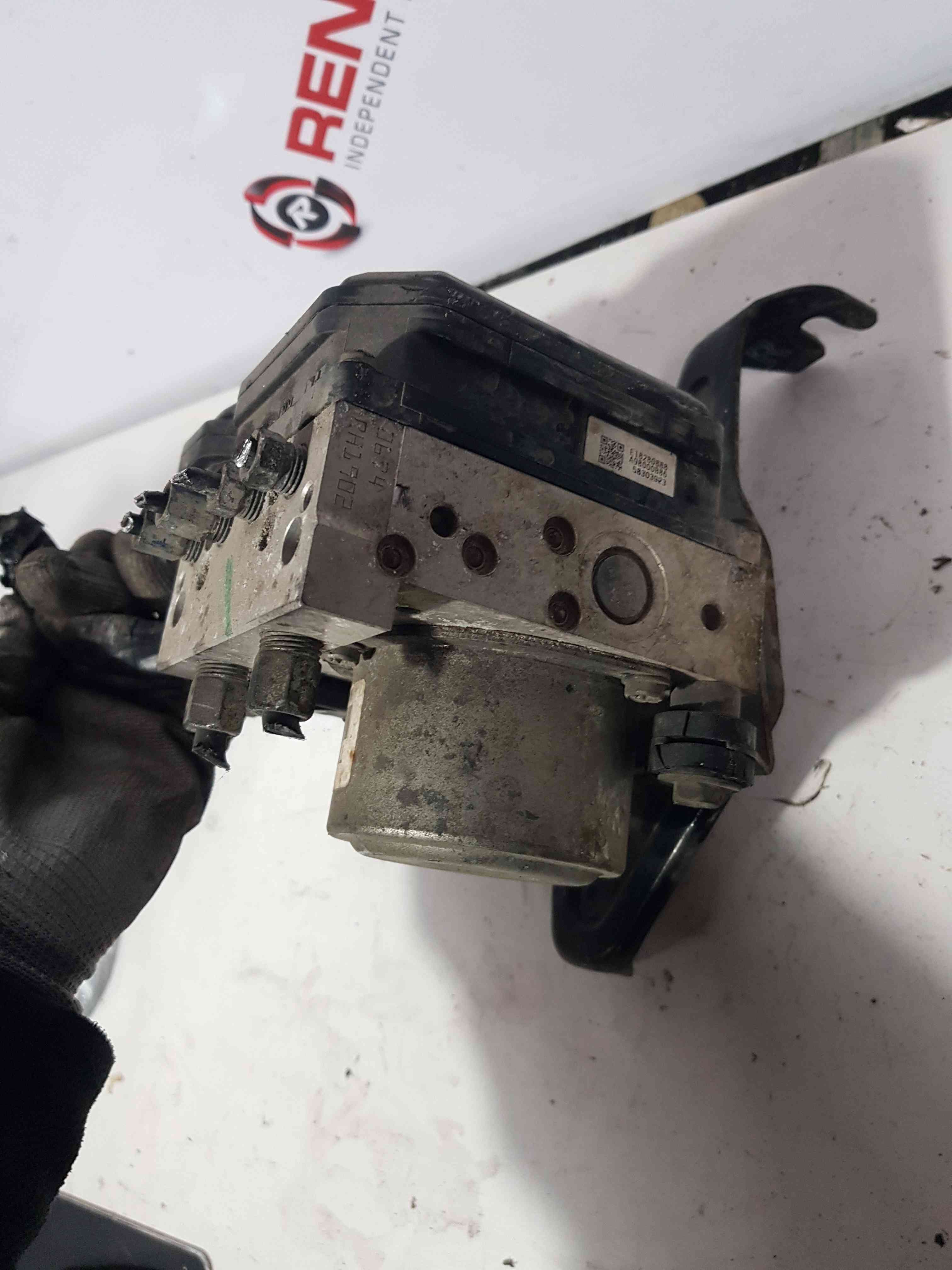 Thumb 5 Nissan Juke MK1 2010-2014 ABS Pump Unit 476601KK0A