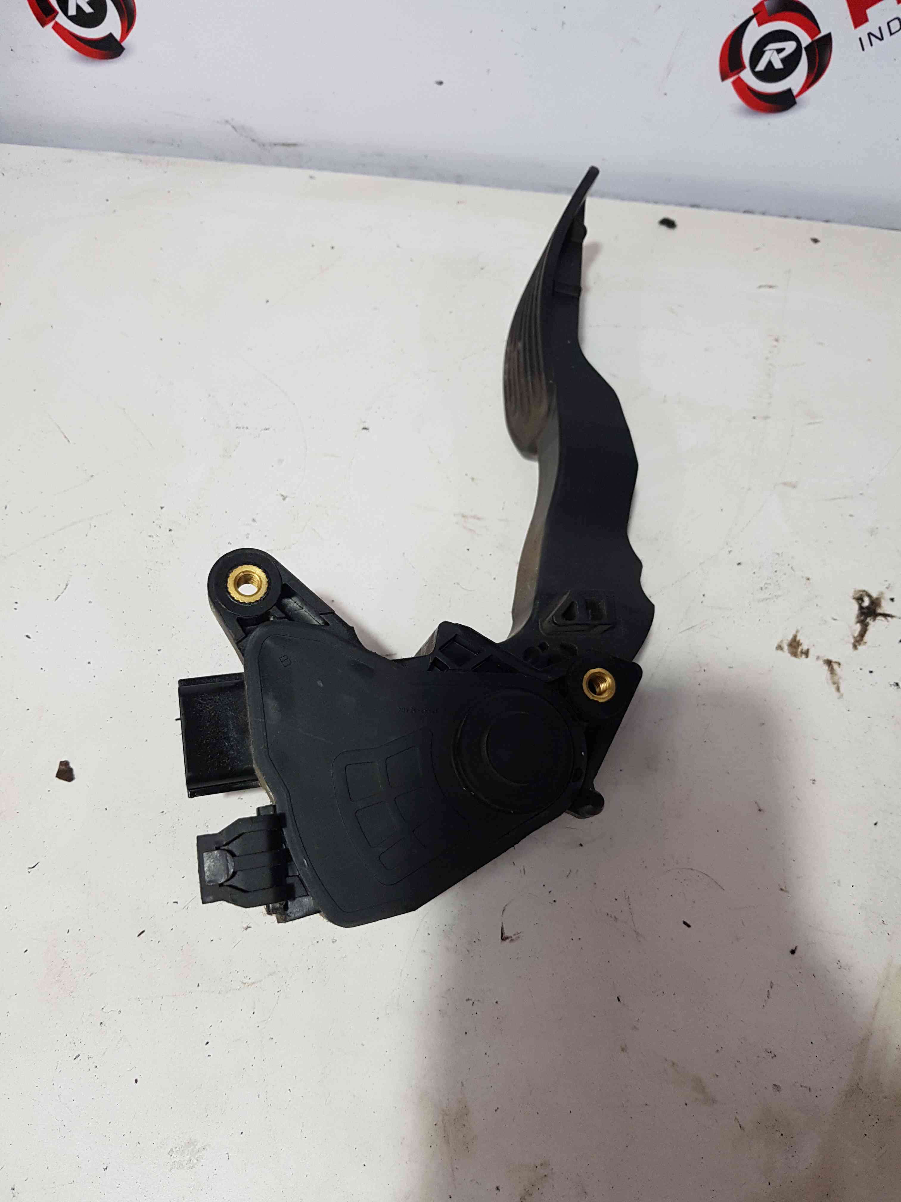 Thumb 4 Nissan Juke MK1 2010-2014 Accelerator Pedal Throttle 180021HM0B