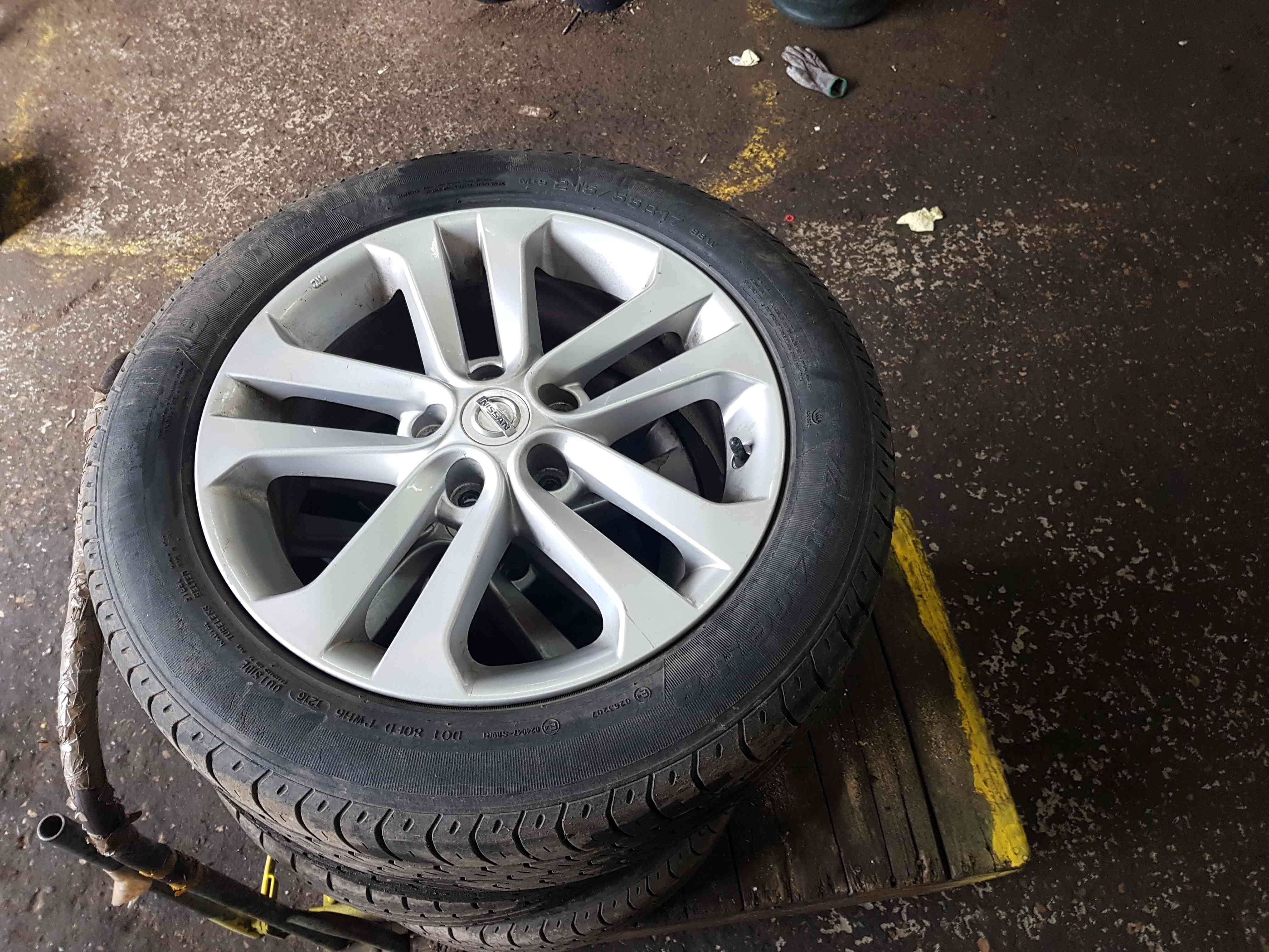 Thumb 2 Nissan Juke MK1 2010-2014 Alloy Wheel 17Inch 4/5