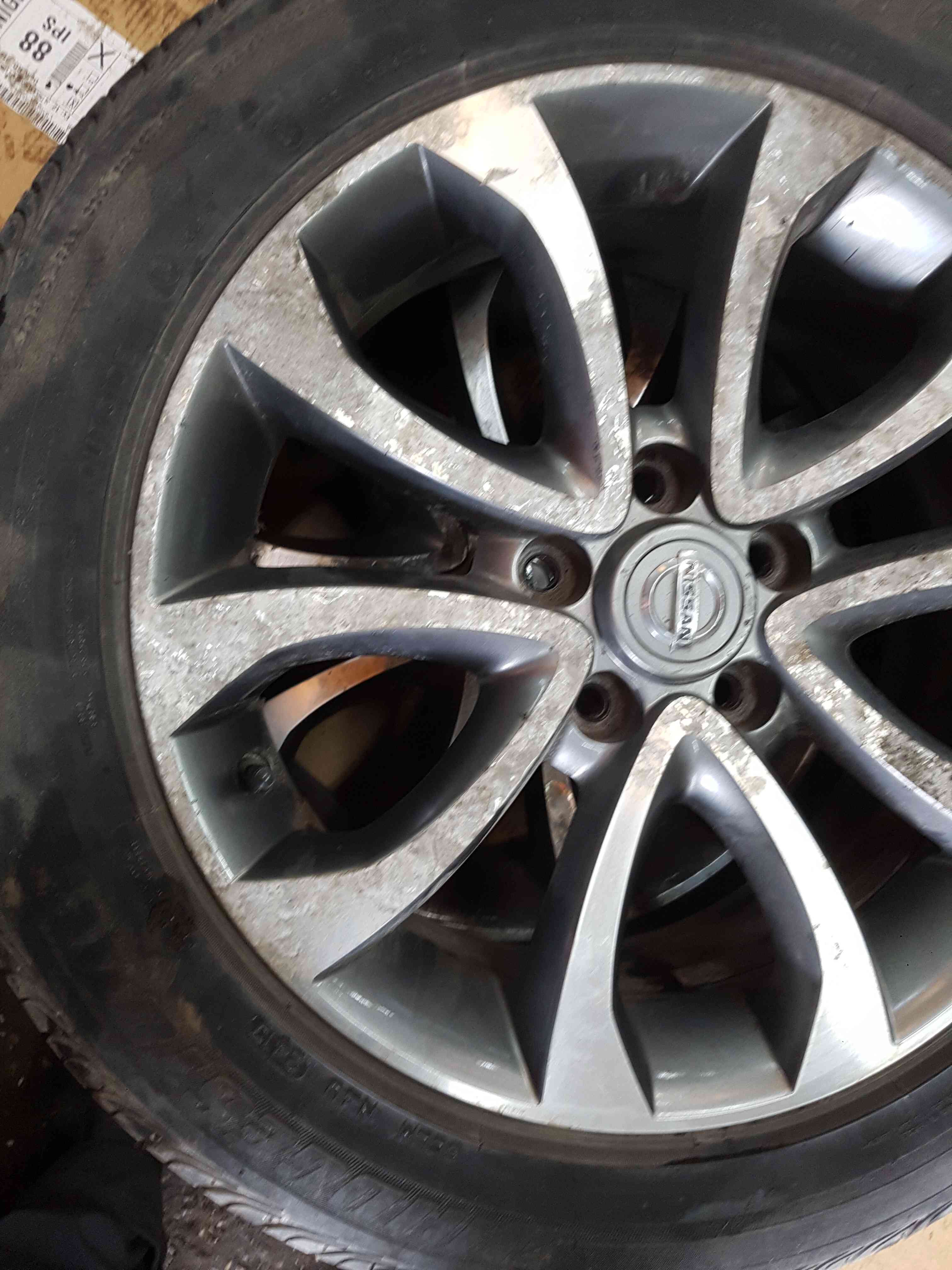 Thumb 3 Nissan Juke MK1 2010-2014 Alloy Wheel 17Inch 2/5 + Tyre 215 55 17 4Mm