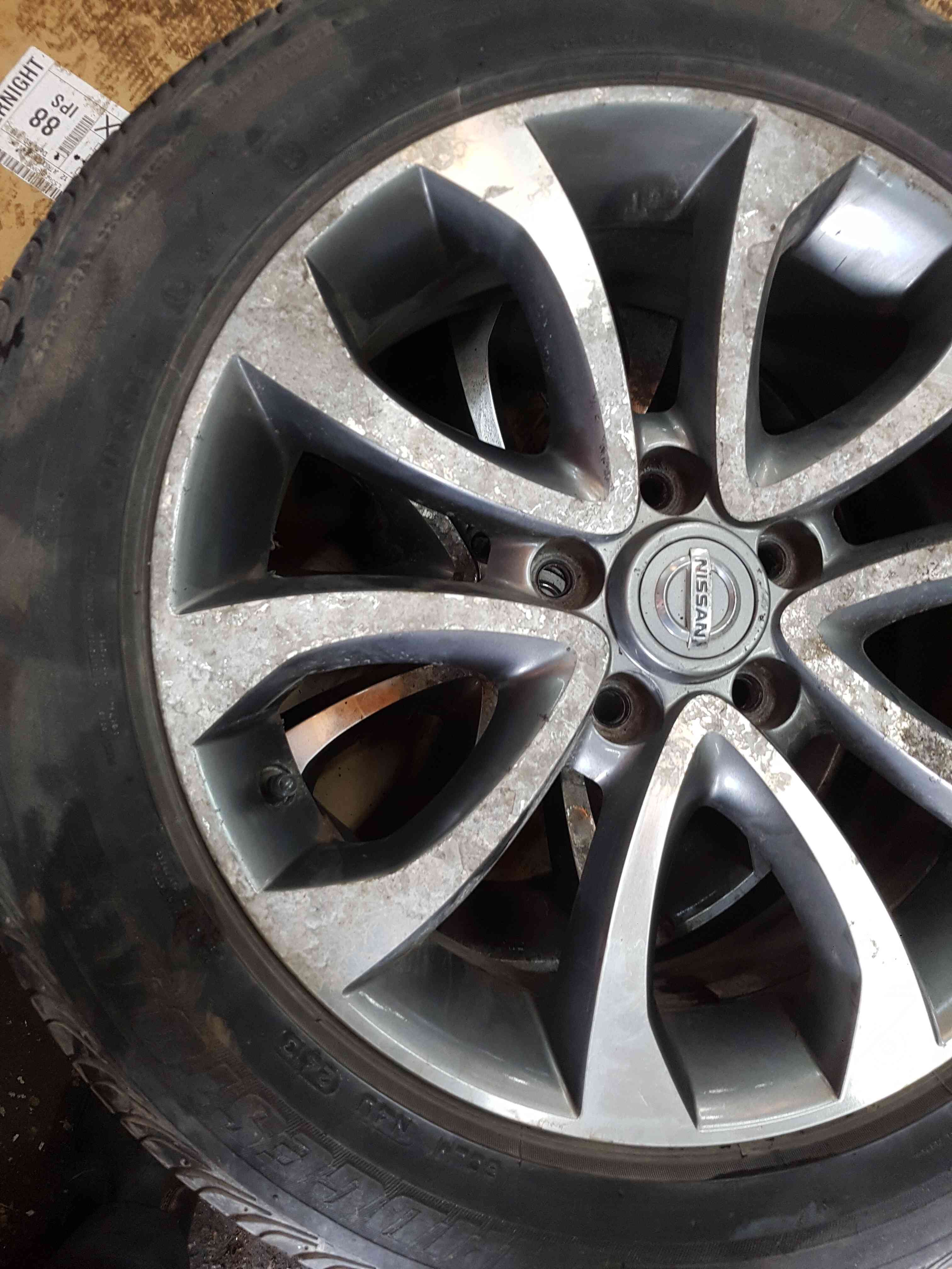 Thumb 5 Nissan Juke MK1 2010-2014 Alloy Wheel 17Inch 2/5 + Tyre 215 55 17 4Mm