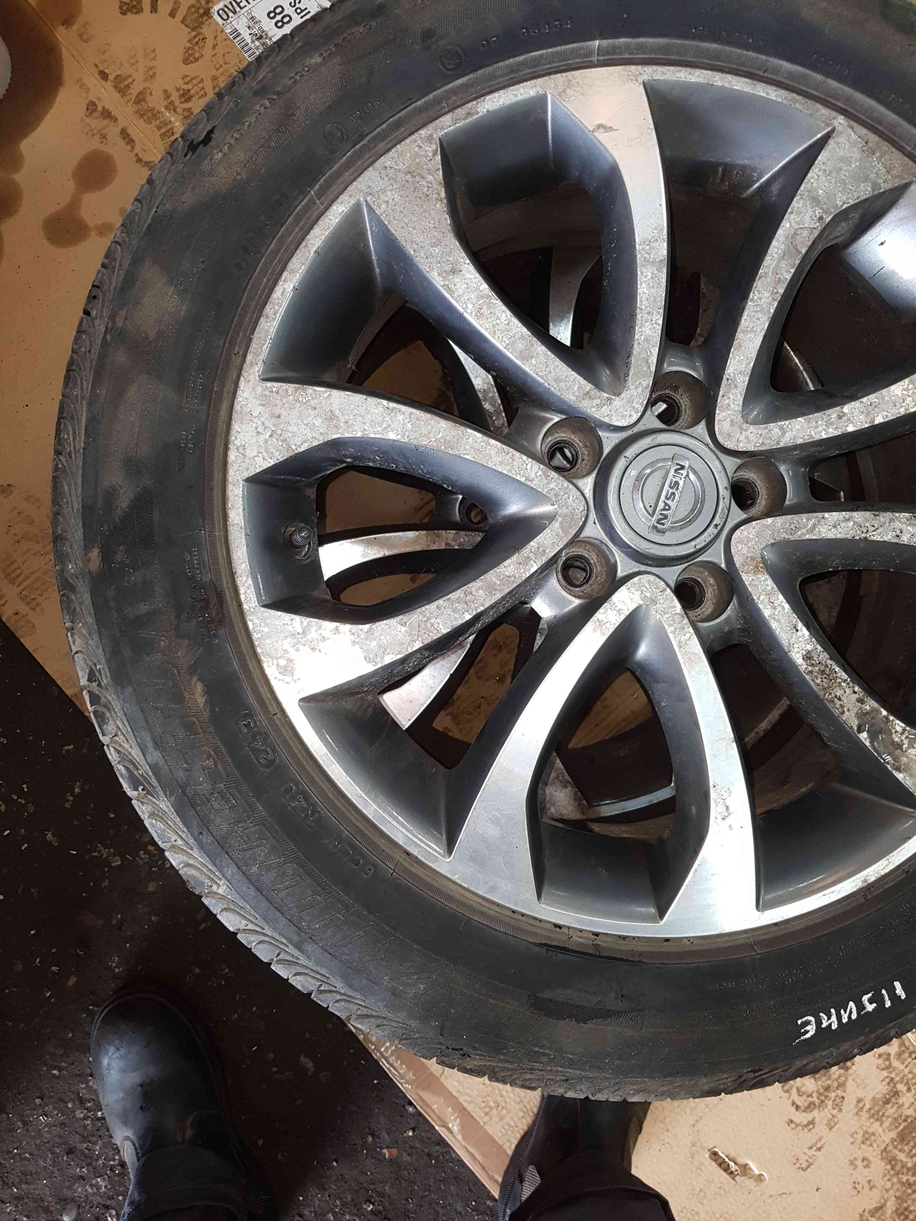 Thumb 9 Nissan Juke MK1 2010-2014 Alloy Wheel 17Inch 2/5 + Tyre 215 55 17 4Mm