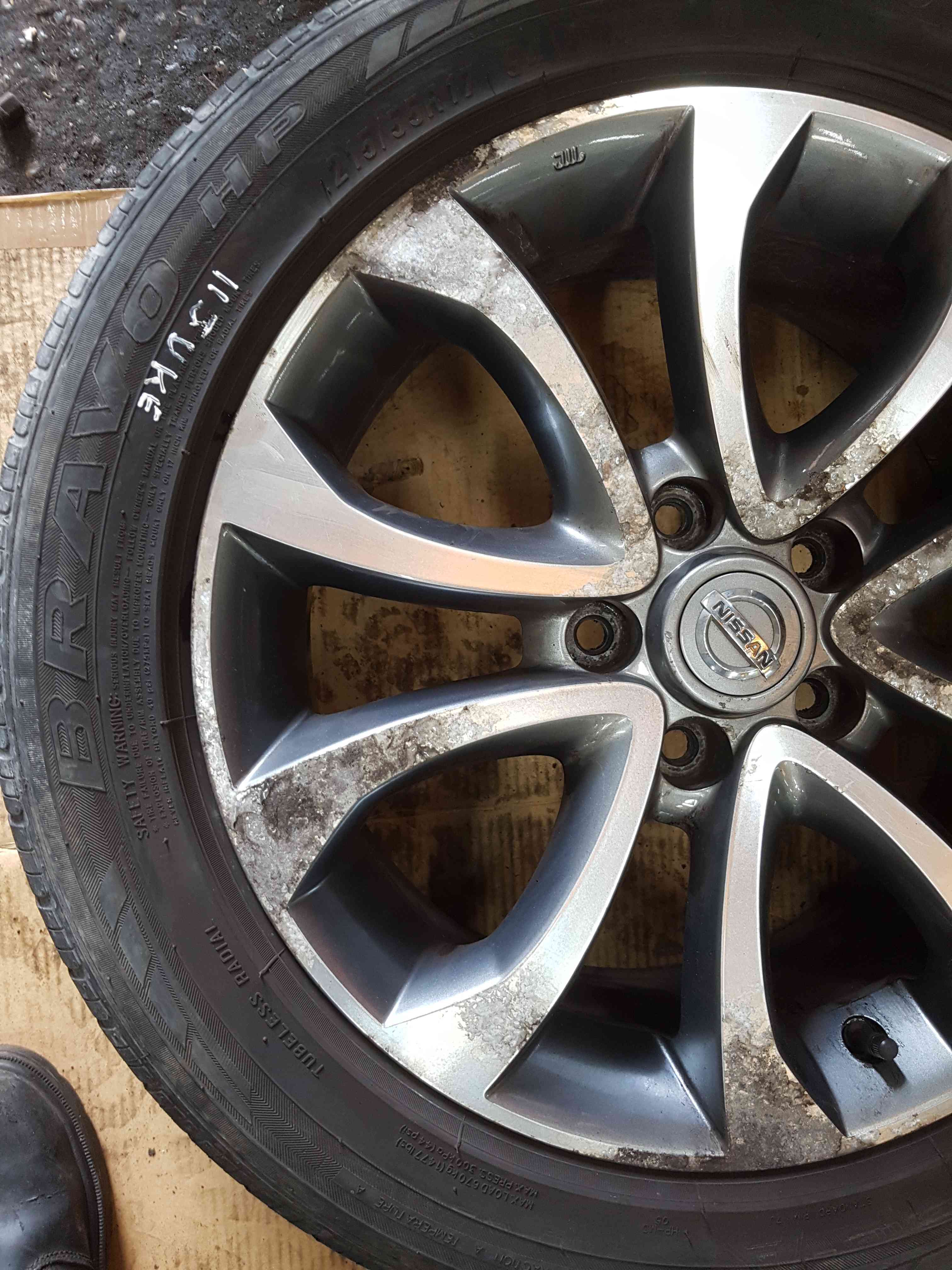 Thumb 7 Nissan Juke MK1 2010-2014 Alloy Wheel 17Inch 2/5 + Tyre 215 55 17 6Mm