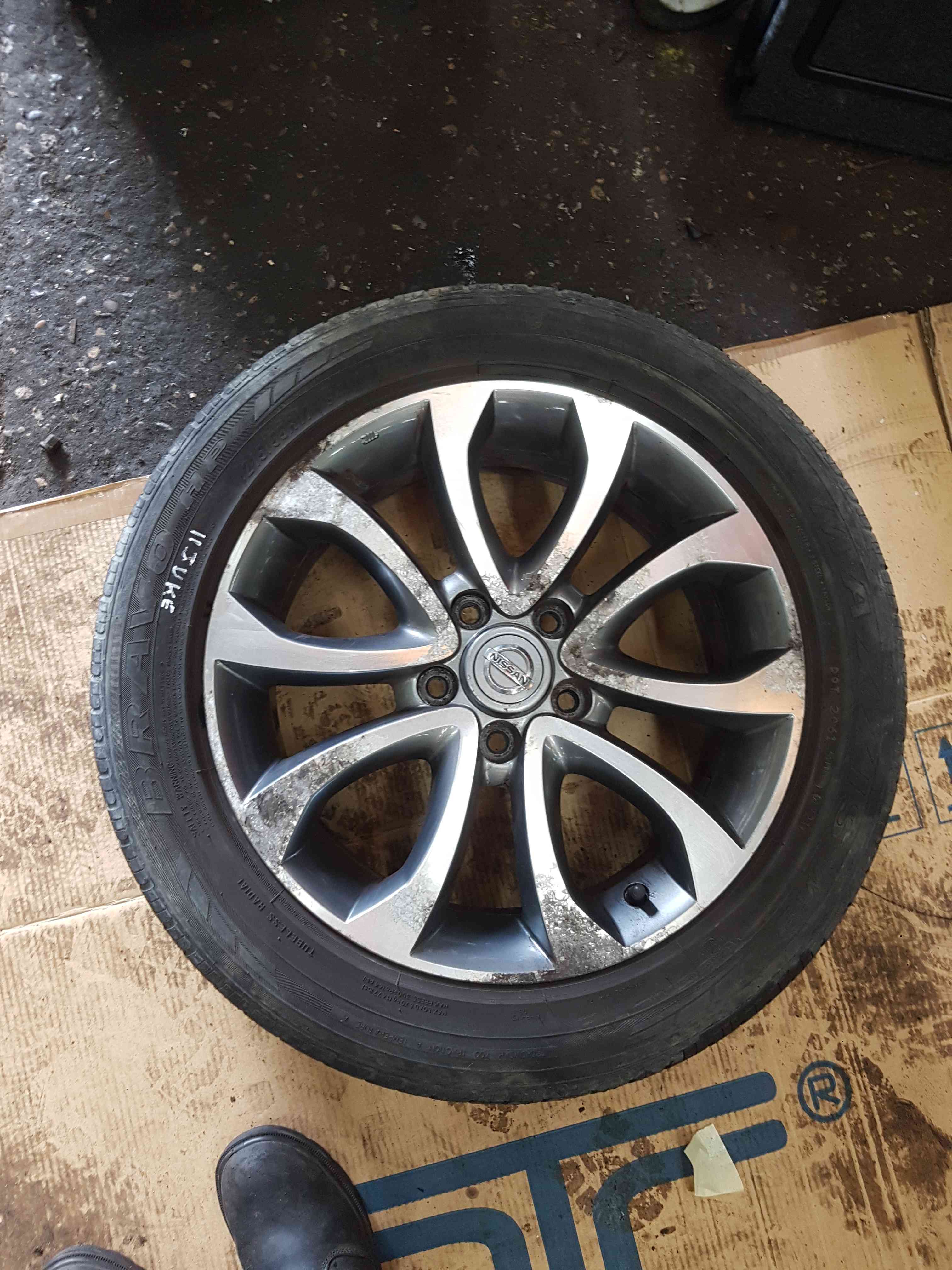 Thumb 10 Nissan Juke MK1 2010-2014 Alloy Wheel 17Inch 2/5 + Tyre 215 55 17 6Mm