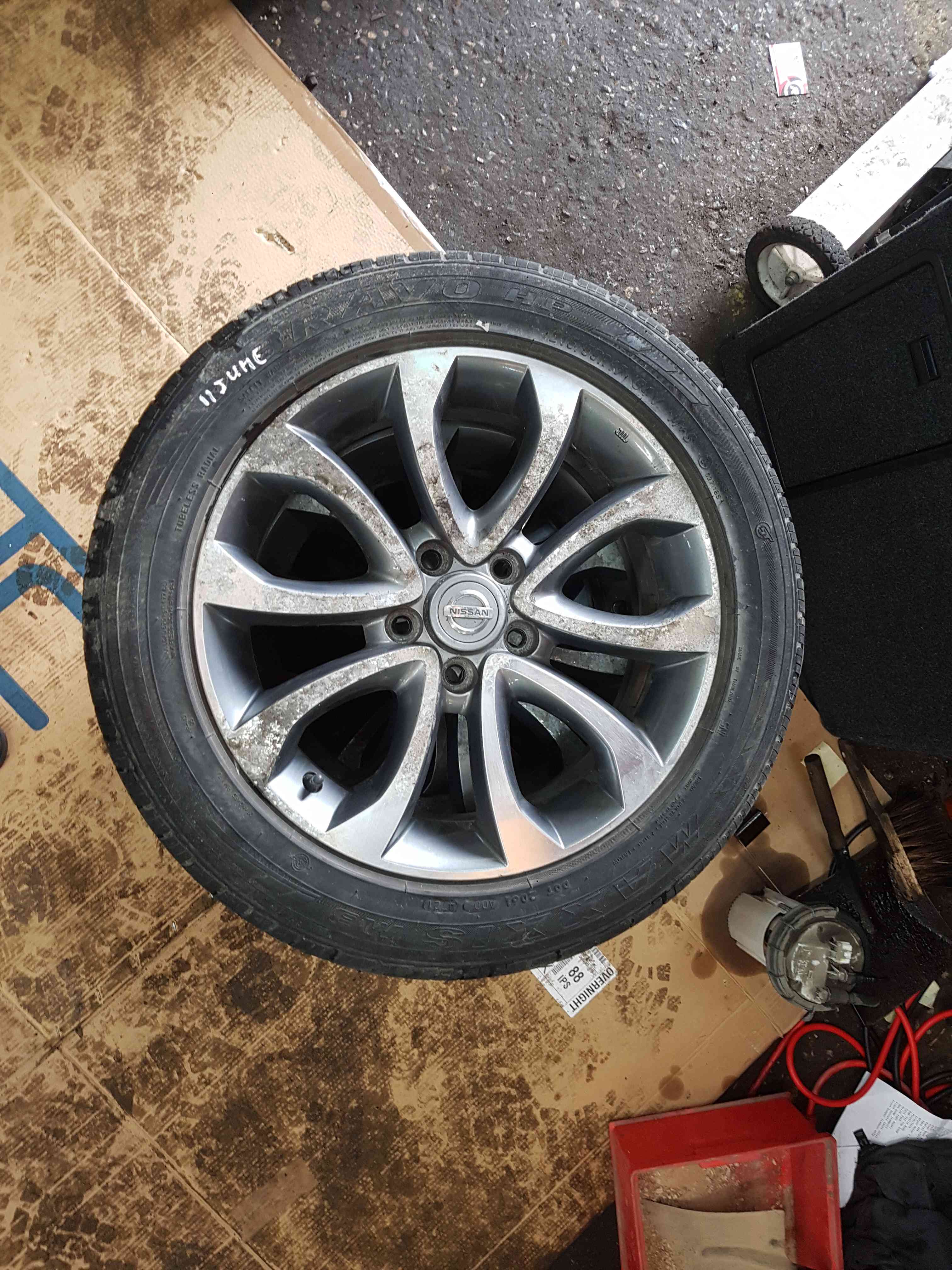 Thumb 3 Nissan Juke MK1 2010-2014 Alloy Wheel 17Inch 3/5 + Tyre 215 55 17 6Mm