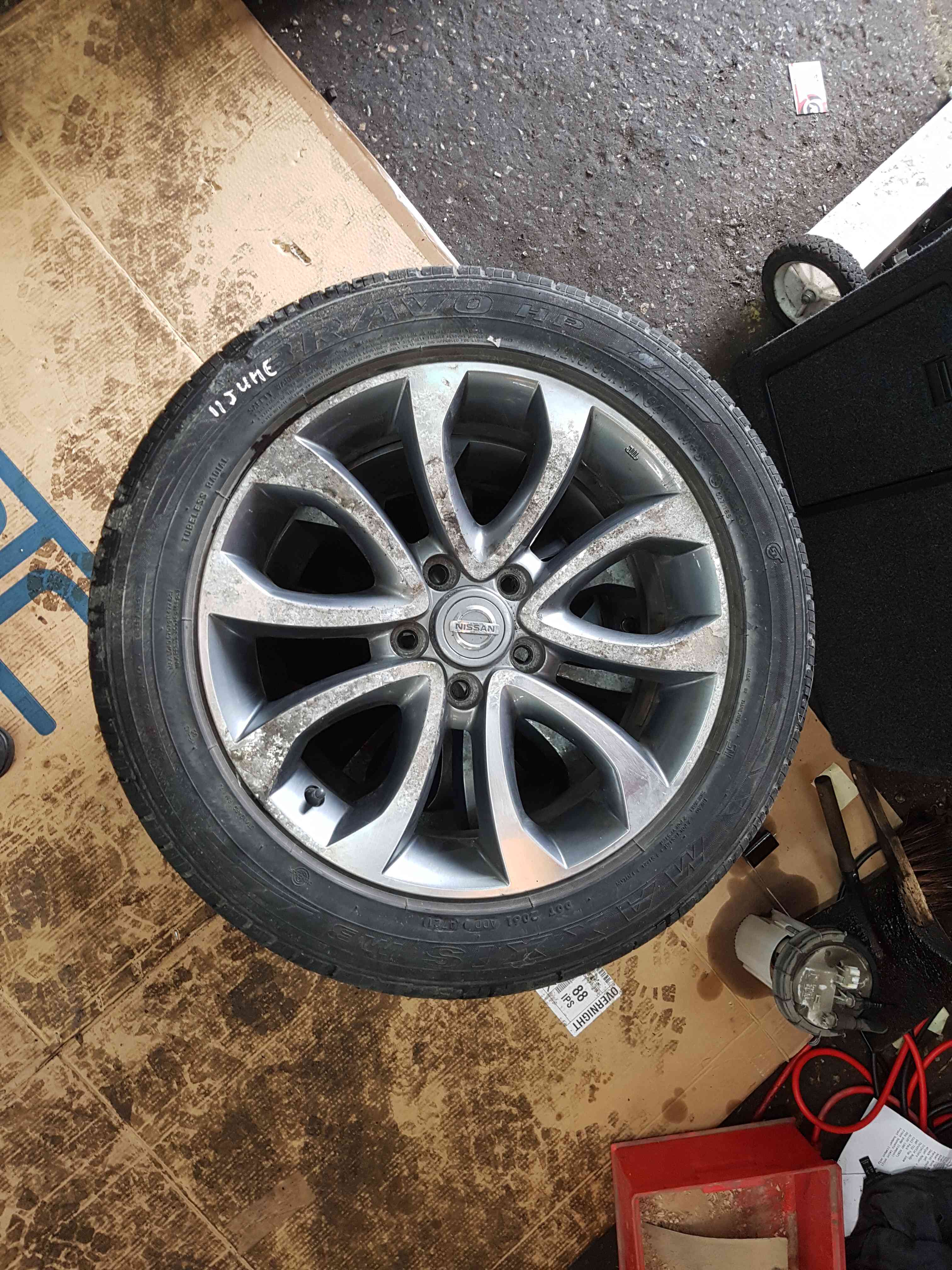 Thumb 5 Nissan Juke MK1 2010-2014 Alloy Wheel 17Inch 3/5 + Tyre 215 55 17 6Mm