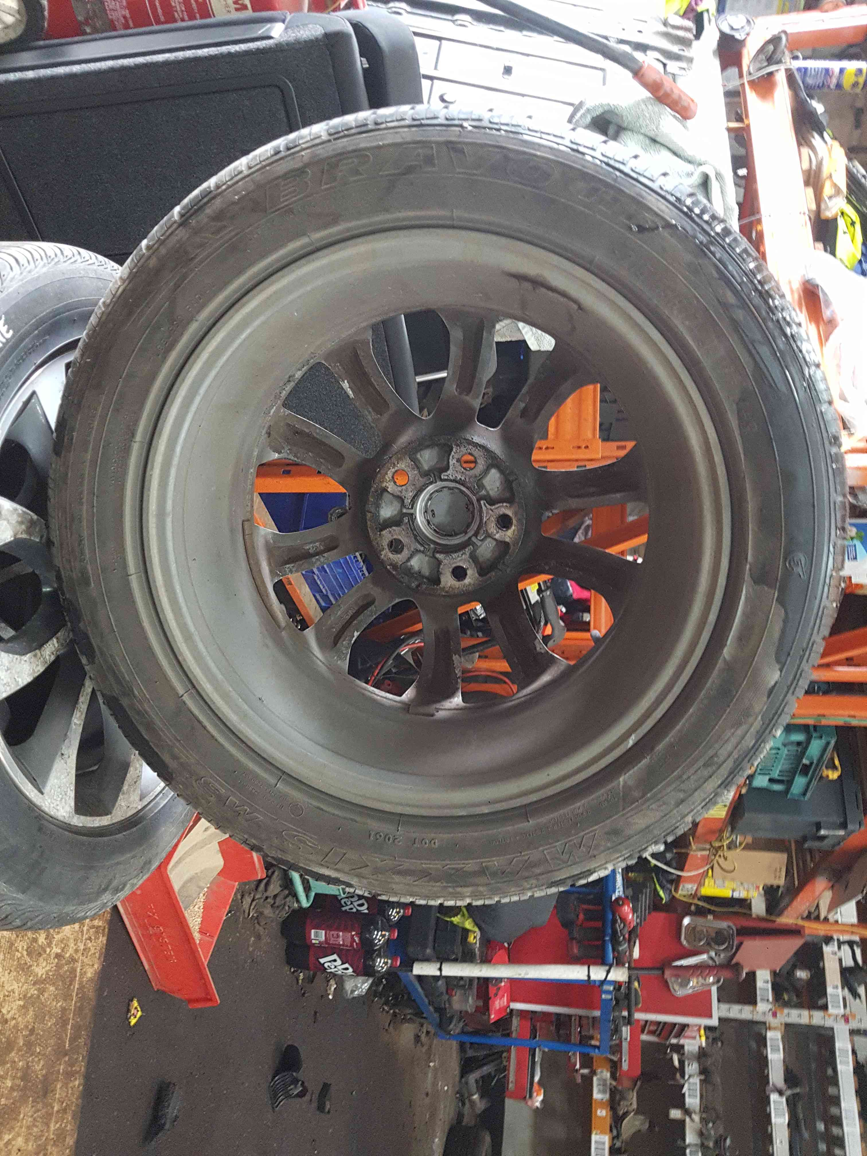 Thumb 7 Nissan Juke MK1 2010-2014 Alloy Wheel 17Inch 3/5 + Tyre 215 55 17 6Mm
