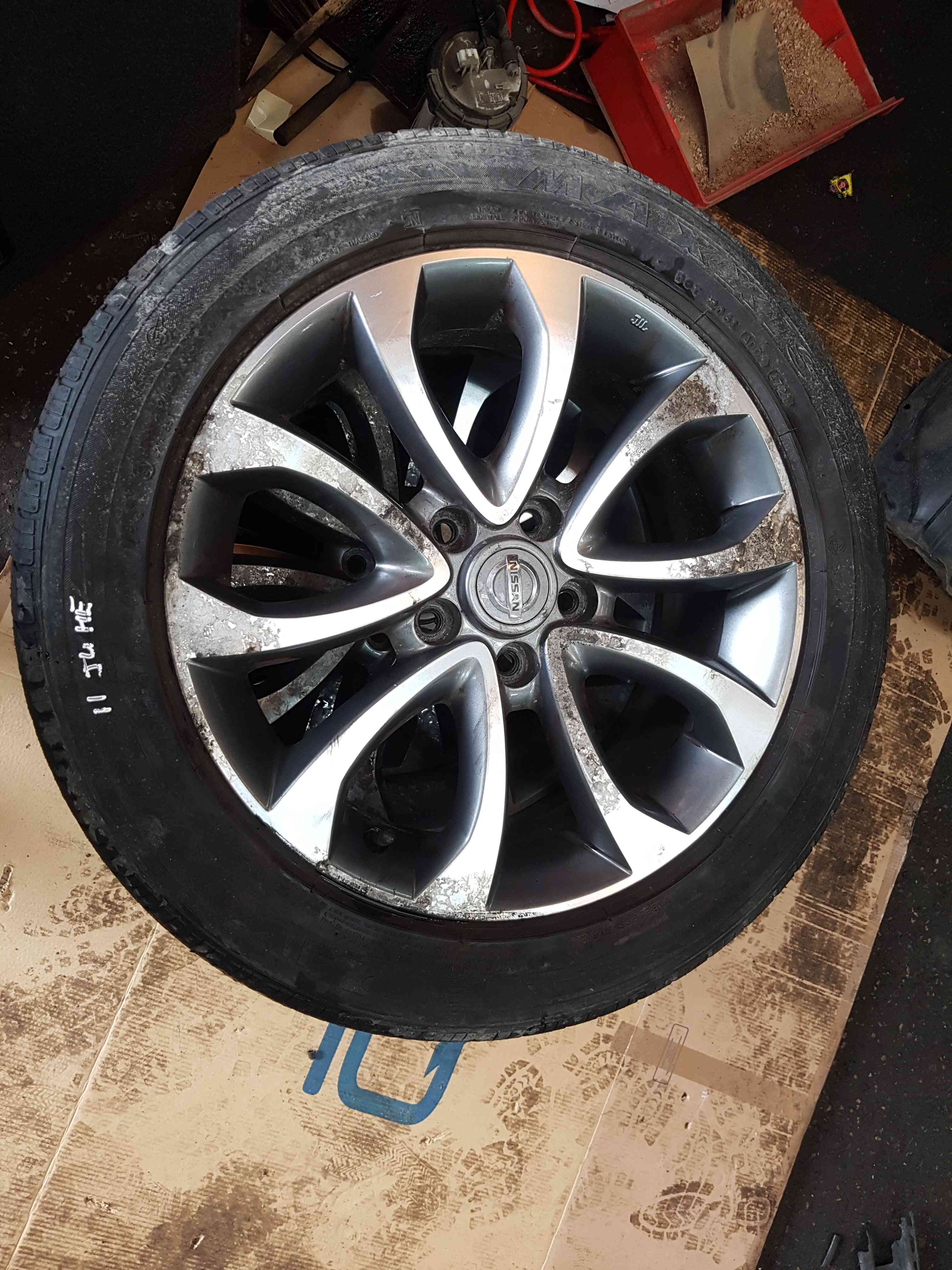 Thumb 3 Nissan Juke MK1 2010-2014 Alloy Wheel 17Inch 3/5 + Tyre 215 55 17 6Mm