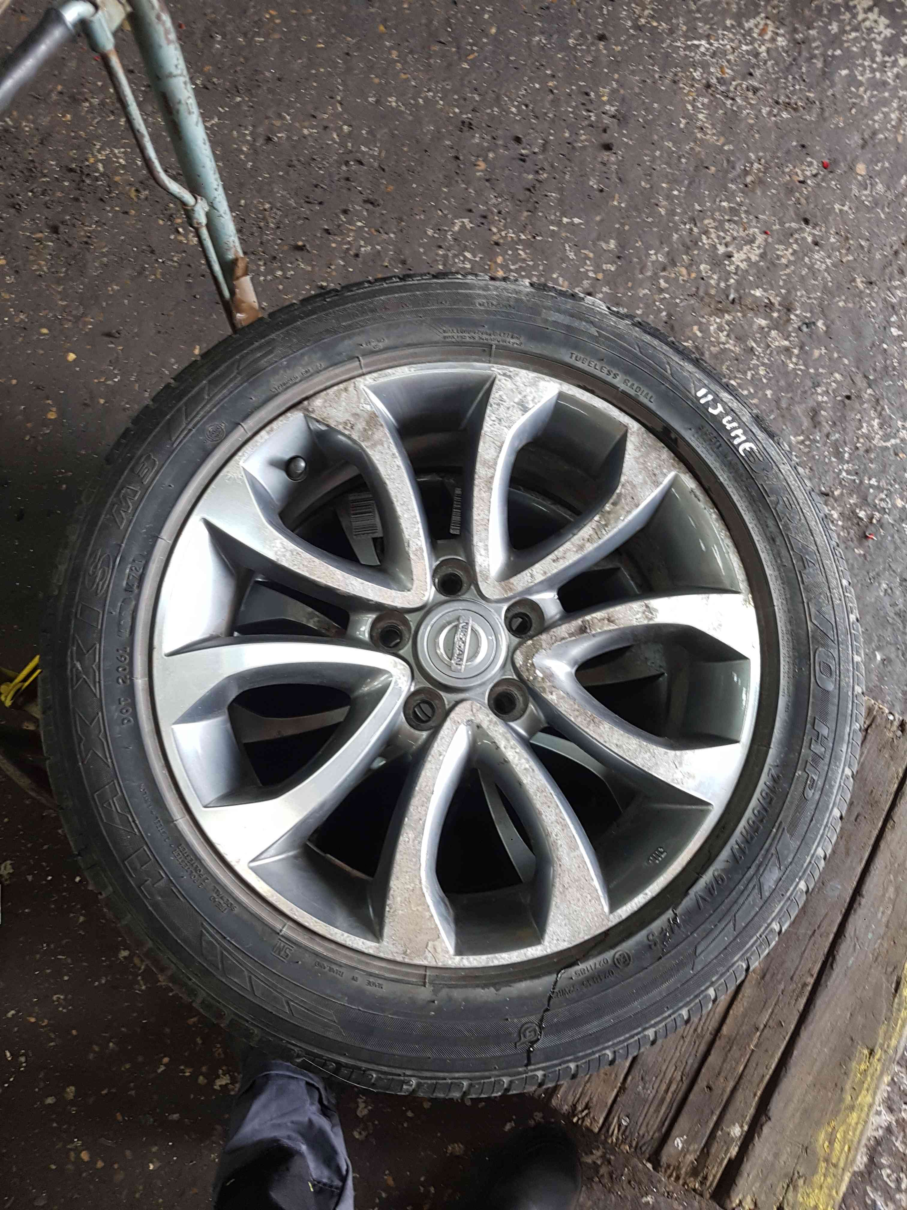 Thumb 10 Nissan Juke MK1 2010-2014 Alloy Wheel 17Inch 3/5 + Tyre 215 55 17 6Mm