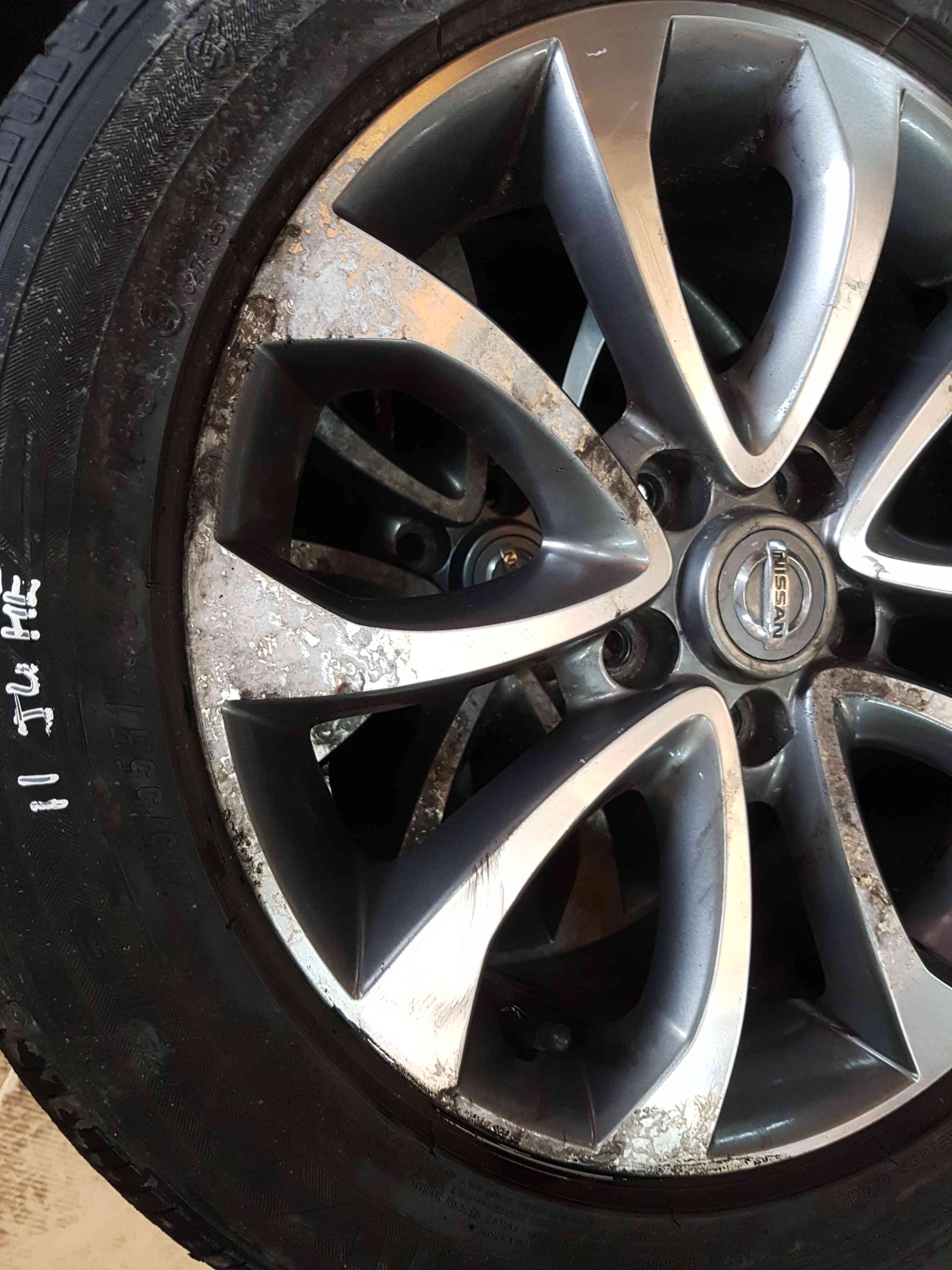 Thumb 4 Nissan Juke MK1 2010-2014 Alloy Wheel 17Inch 3/5 + Tyre 215 55 17 6Mm