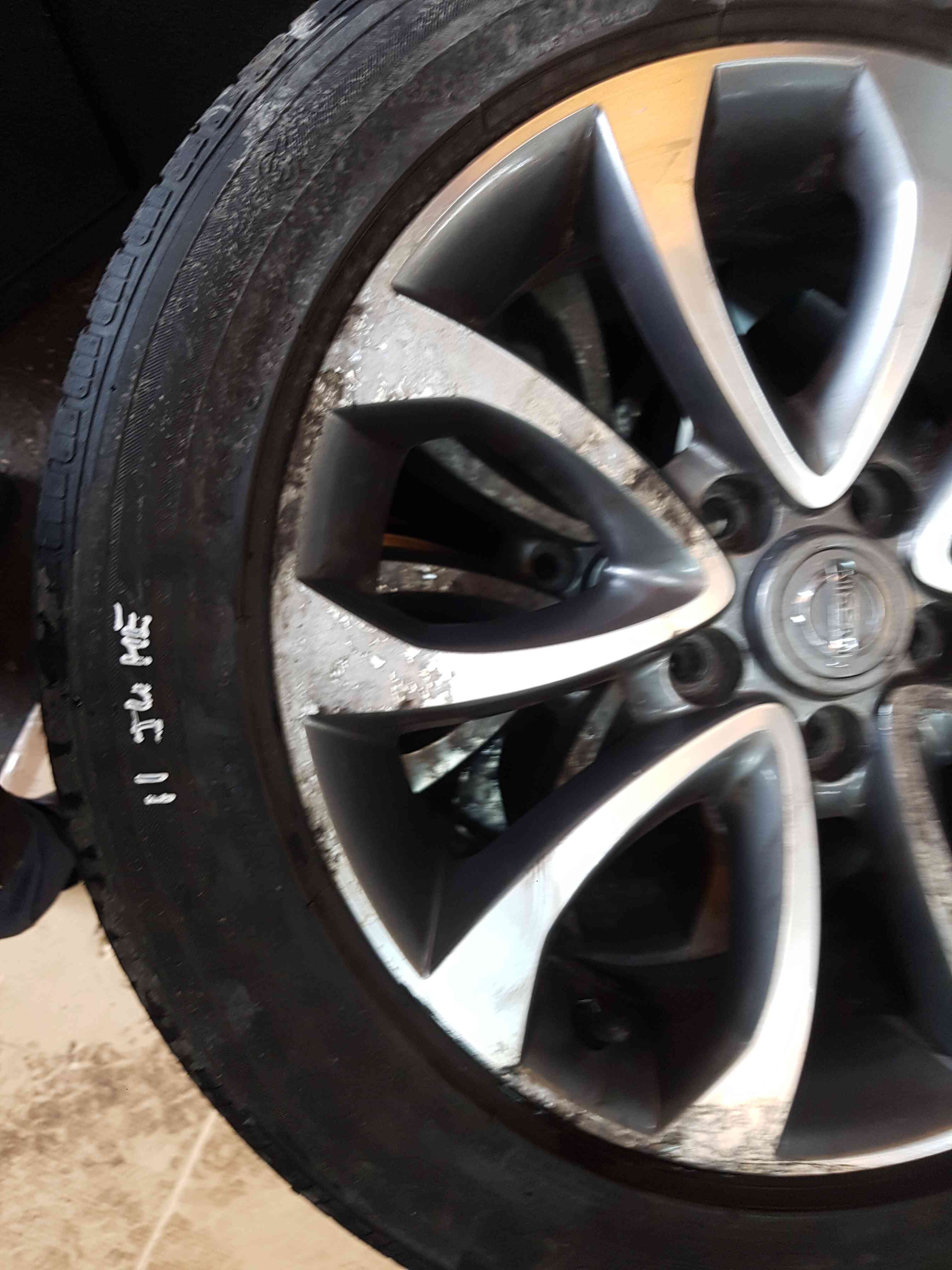 Thumb 5 Nissan Juke MK1 2010-2014 Alloy Wheel 17Inch 3/5 + Tyre 215 55 17 6Mm