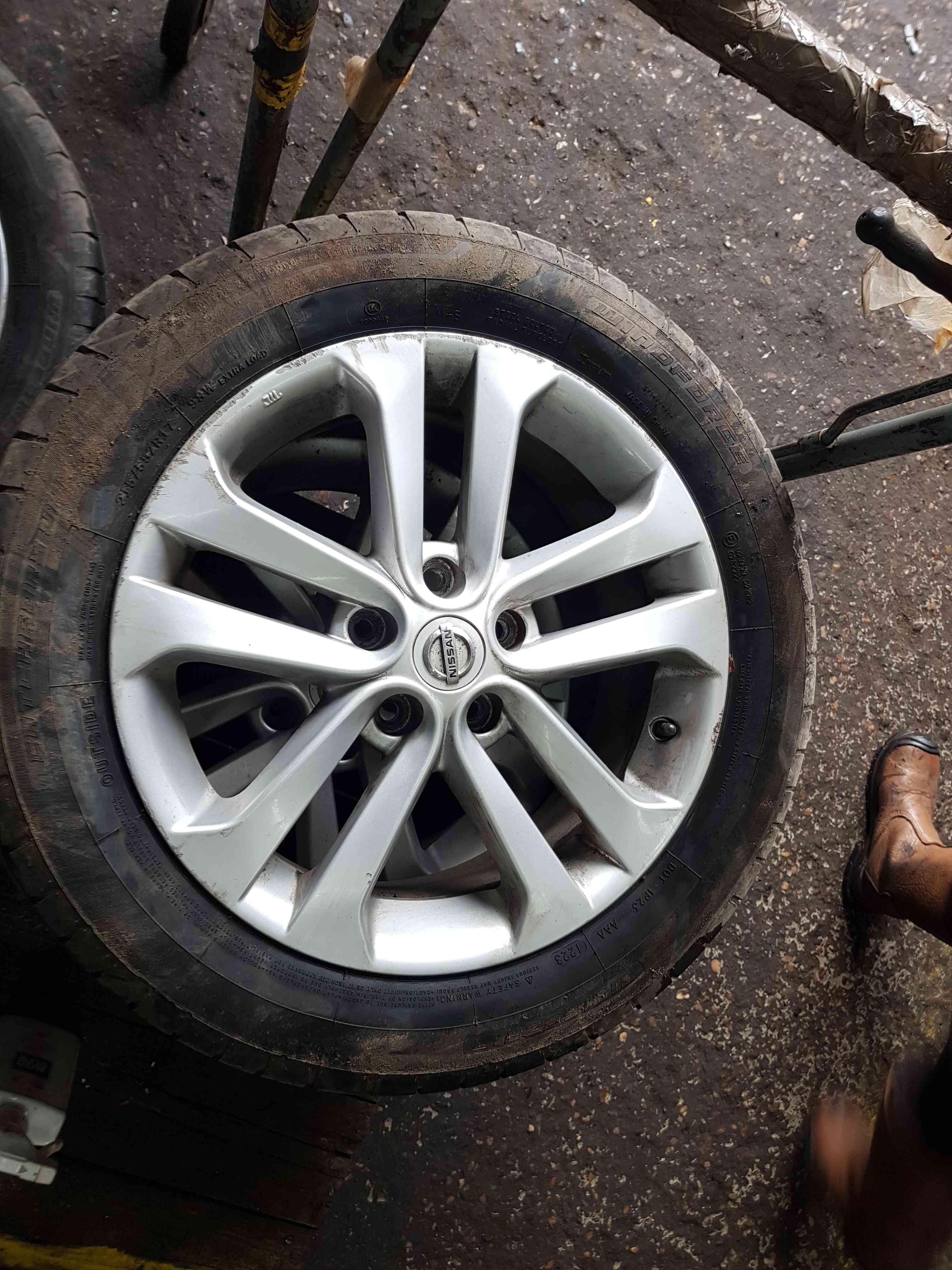 Thumb 5 Nissan Juke MK1 2010-2014 Alloy Wheel 17Inch 4/5 215 55 17 Tyre