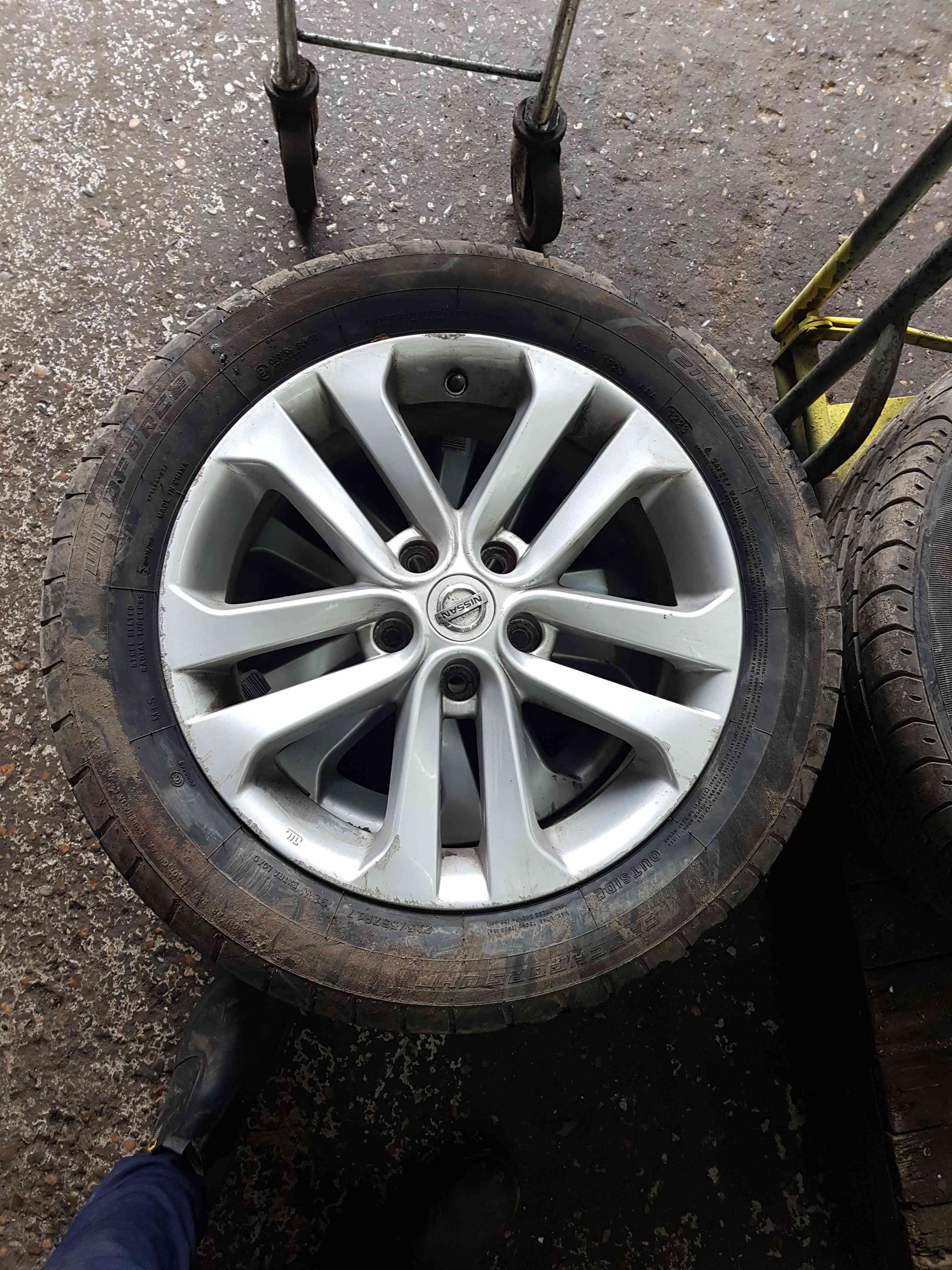 Thumb 13 Nissan Juke MK1 2010-2014 Alloy Wheel 17Inch 4/5 215 55 17 Tyre