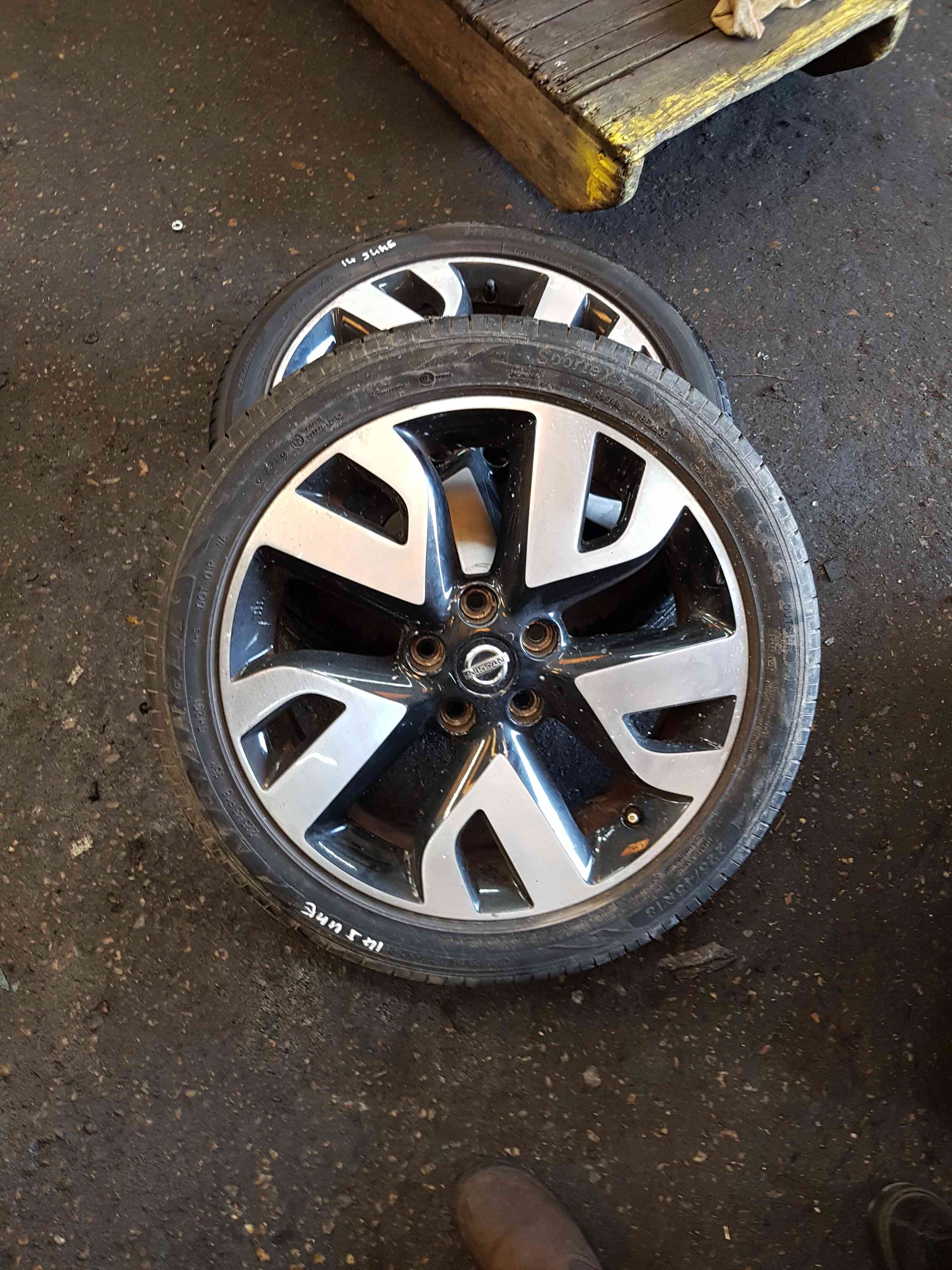 Thumb 5 Nissan Juke MK1 2010-2014 Alloy Wheel 17Inch 4/5 225 45 18 7Mm 403008X80A