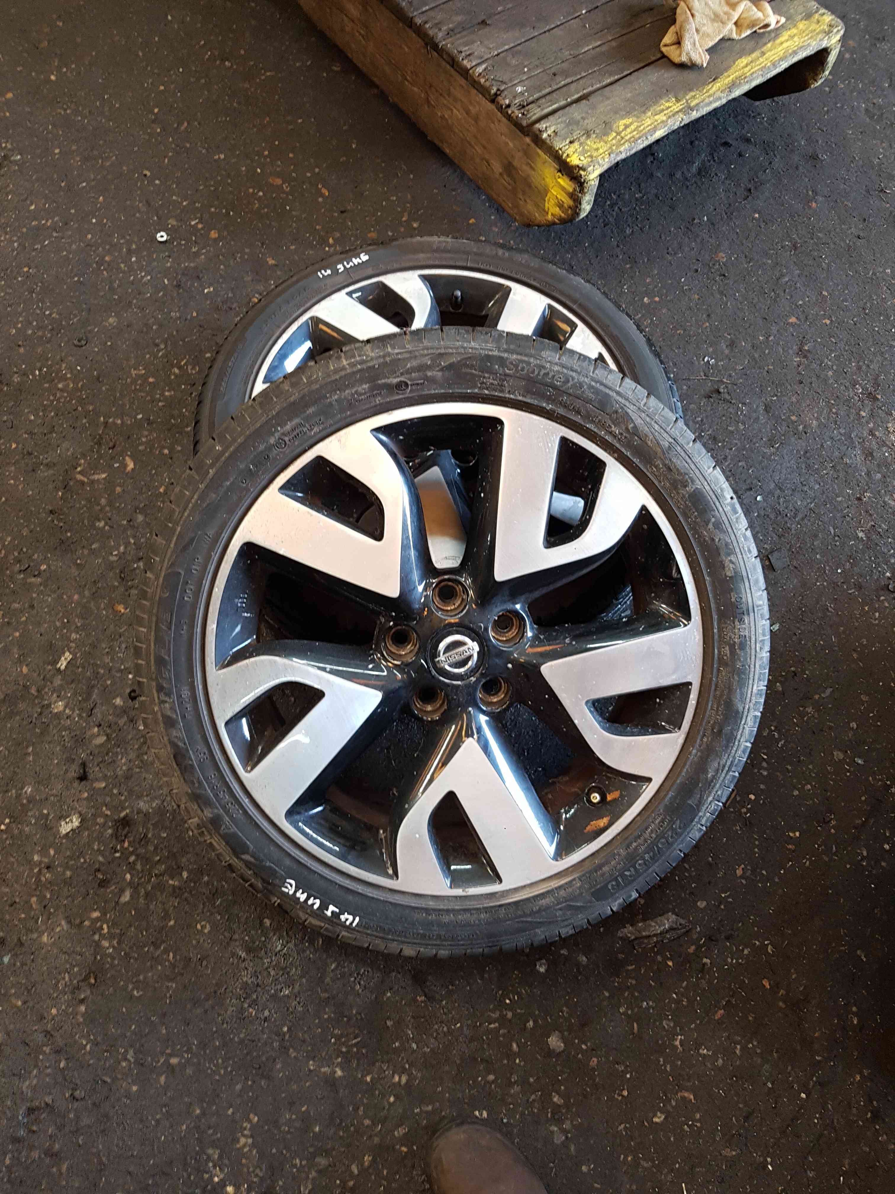 Thumb 6 Nissan Juke MK1 2010-2014 Alloy Wheel 17Inch 4/5 225 45 18 7Mm 403008X80A