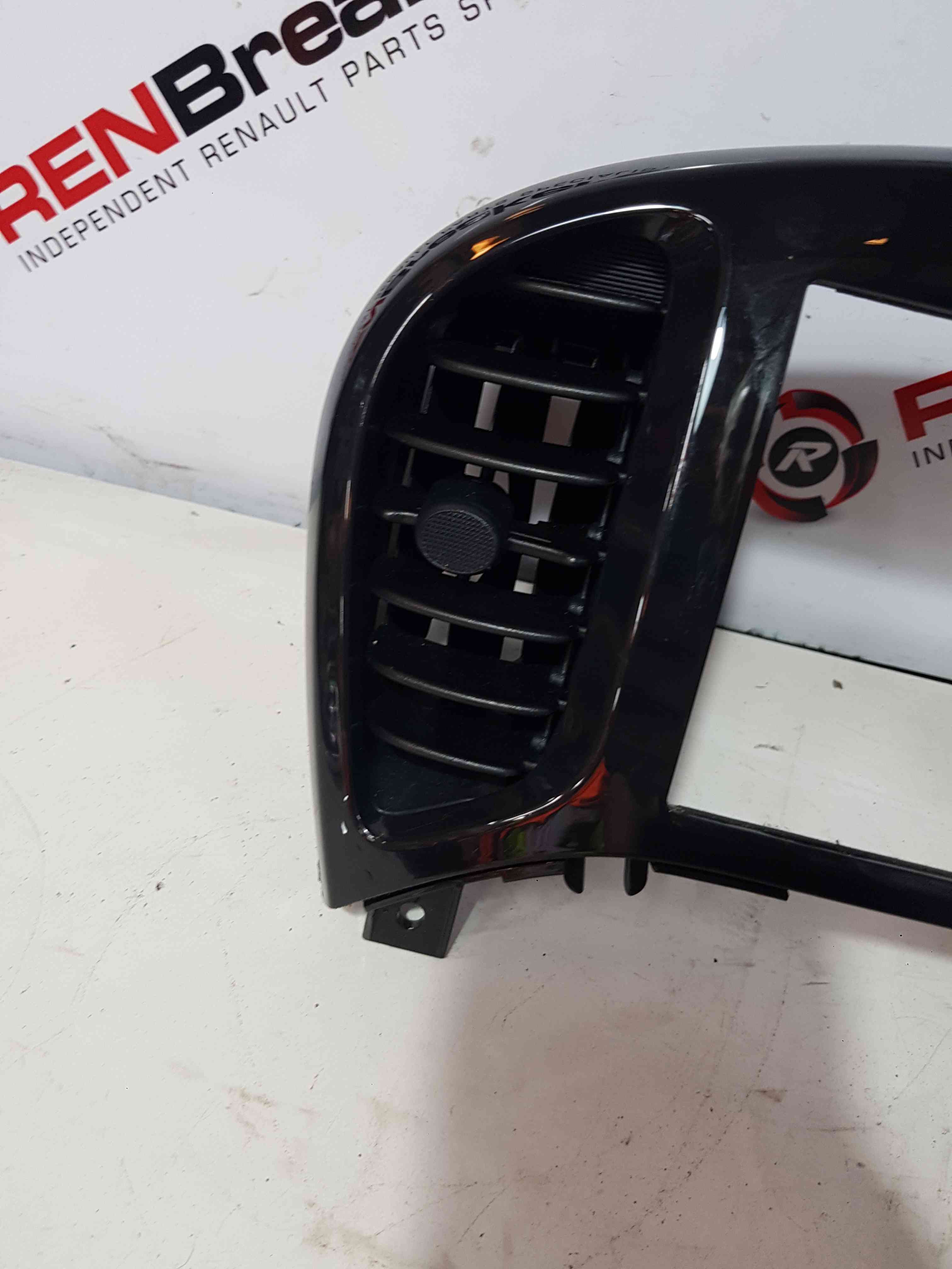 Thumb 3 Nissan Juke MK1 2010-2014 Dashboard Heater Centre Vents Gloss 682601KE0A