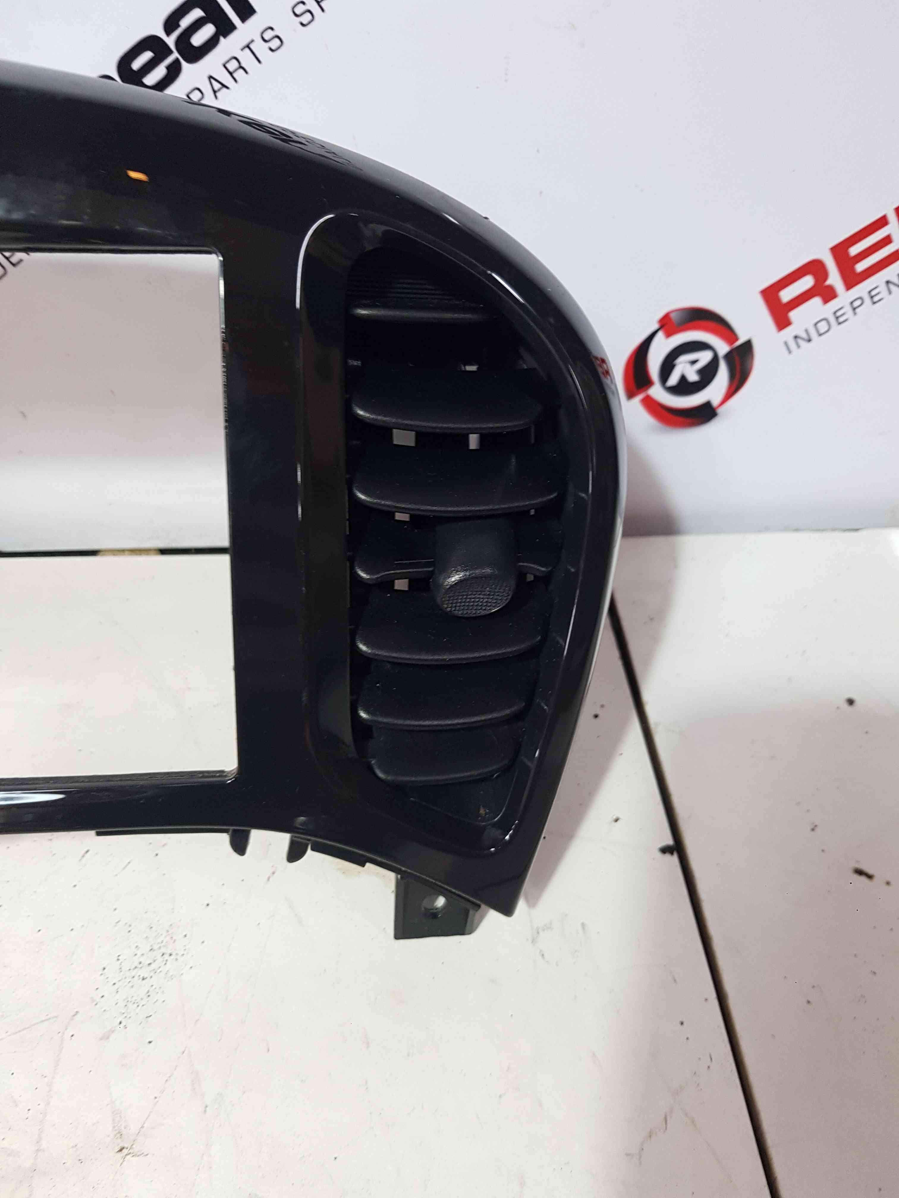 Thumb 4 Nissan Juke MK1 2010-2014 Dashboard Heater Centre Vents Gloss 682601KE0A