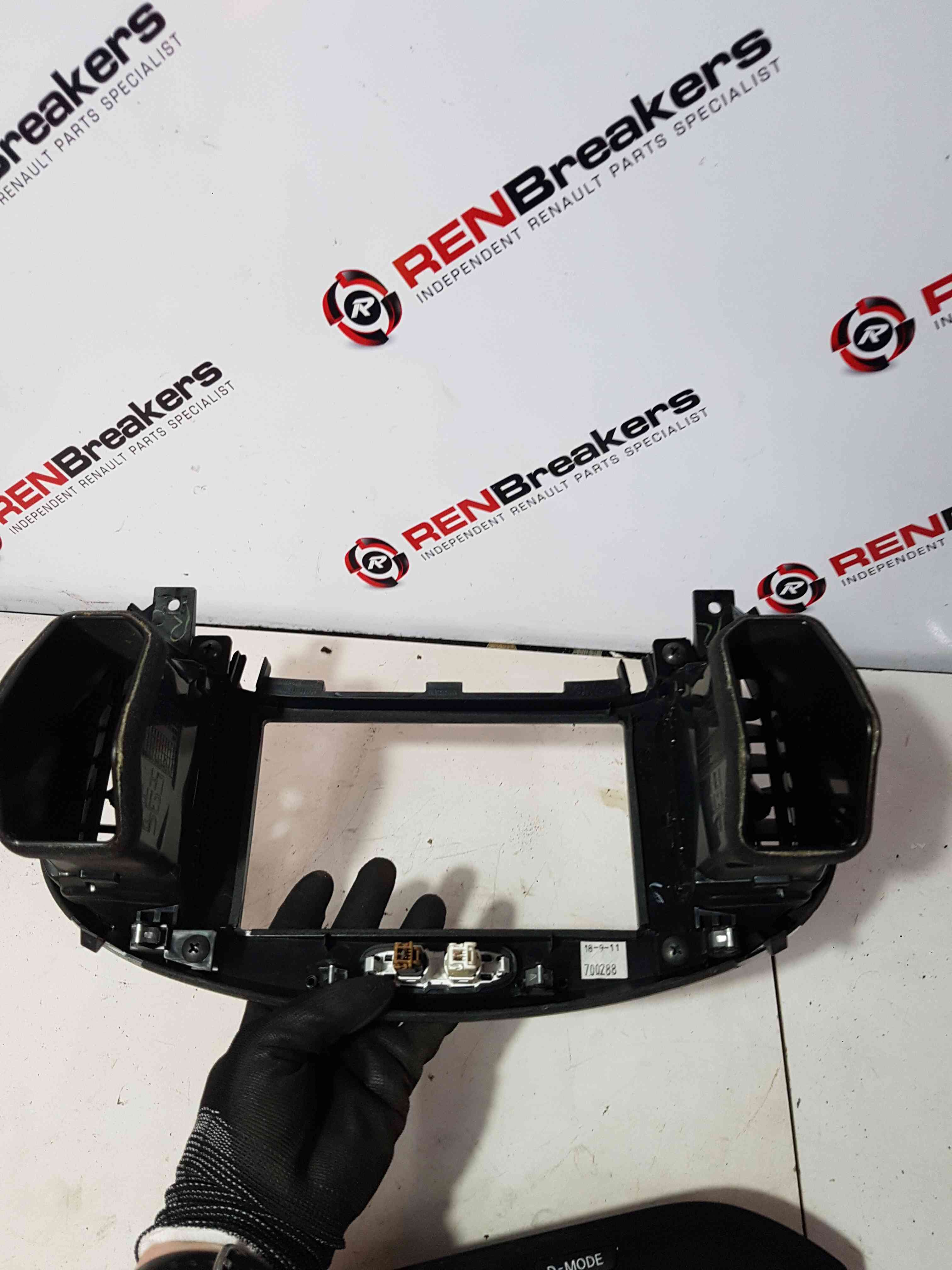 Thumb 5 Nissan Juke MK1 2010-2014 Dashboard Heater Centre Vents Gloss 682601KE0A