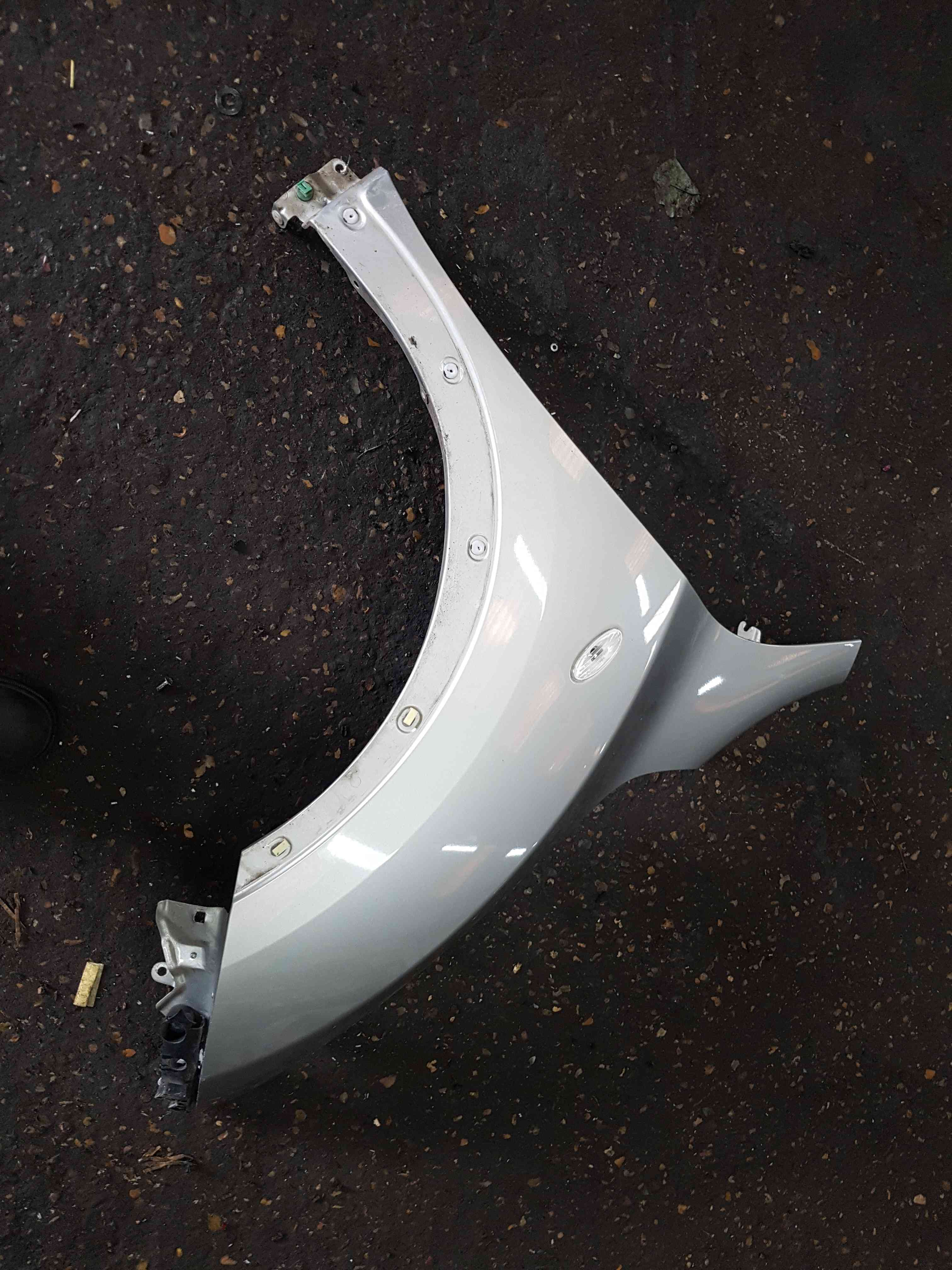 Thumb 5 Nissan Juke MK1 2010-2014 Driver OS Wing KYO Silver Metallic