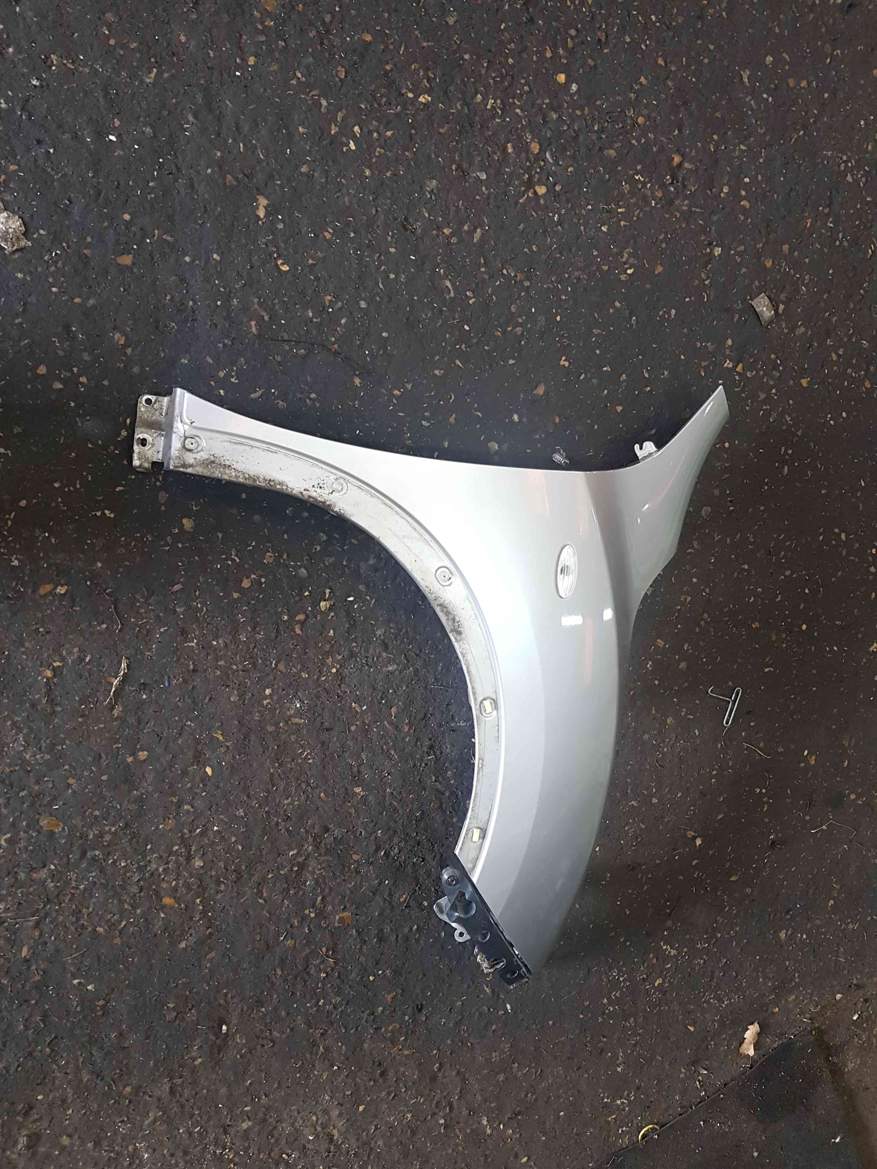 Thumb 8 Nissan Juke MK1 2010-2014 Driver Os Wing KYO Silver Metallic