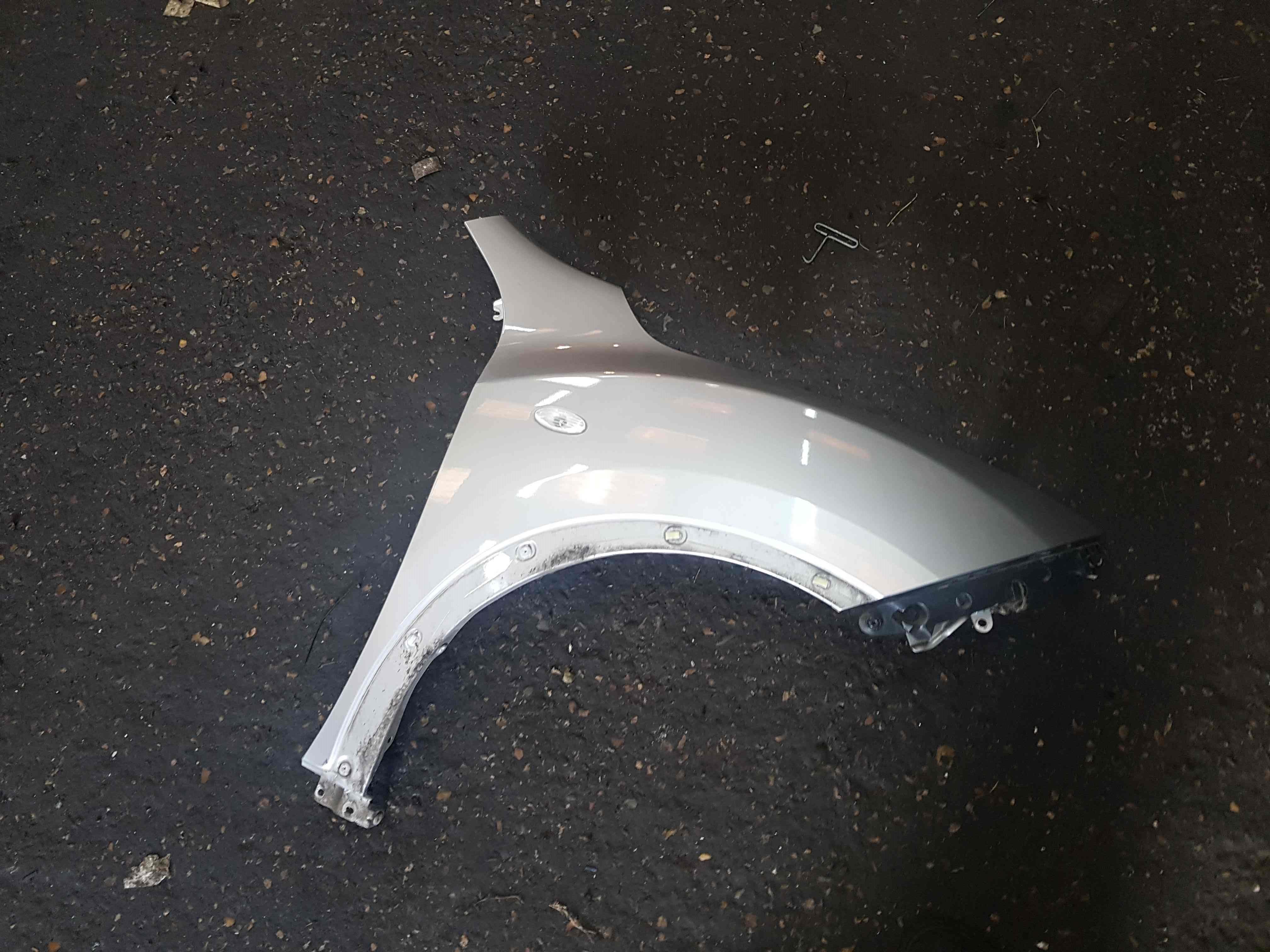 Thumb 12 Nissan Juke MK1 2010-2014 Driver Os Wing KYO Silver Metallic