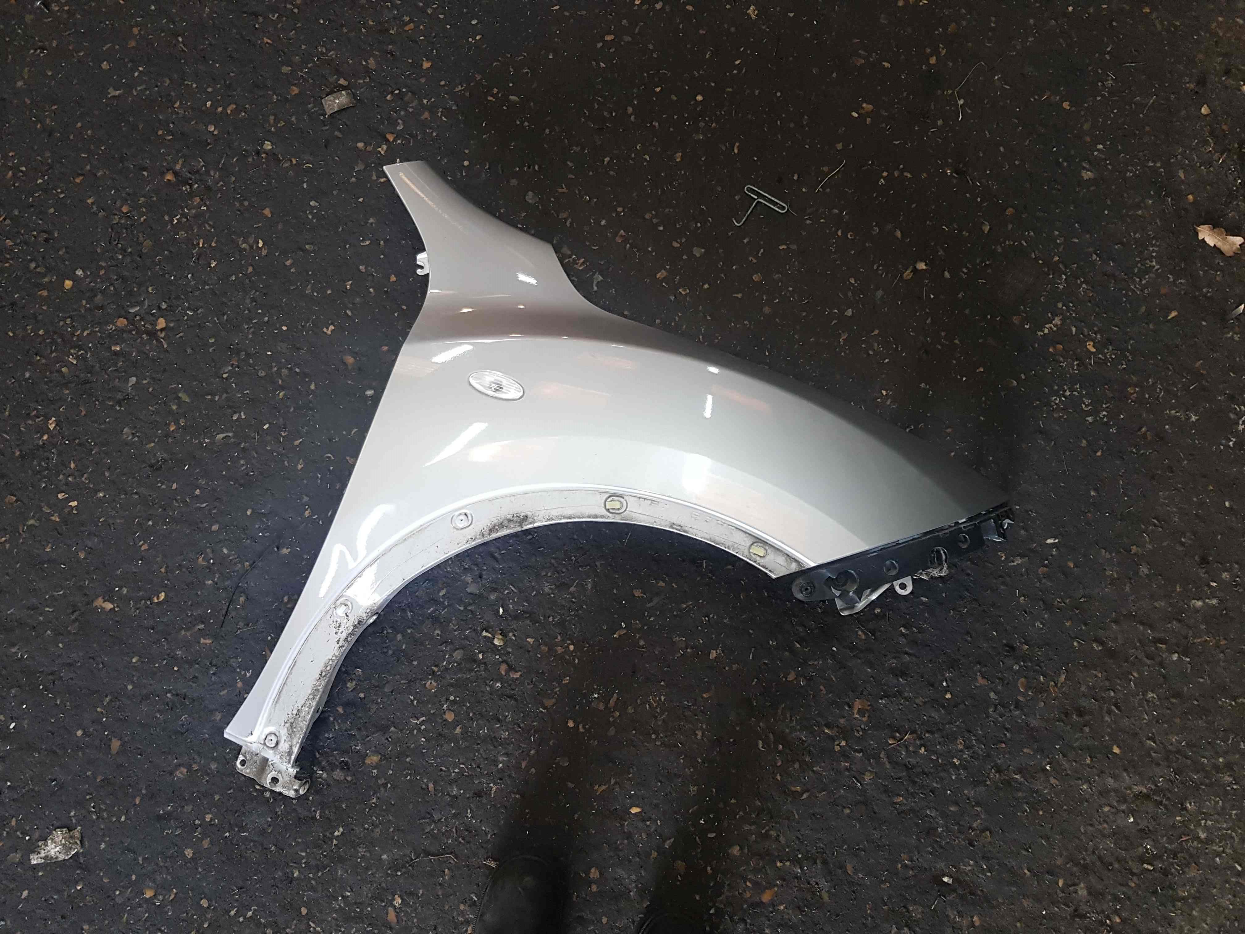 Thumb 2 Nissan Juke MK1 2010-2014 Driver Os Wing KYO Silver Metallic