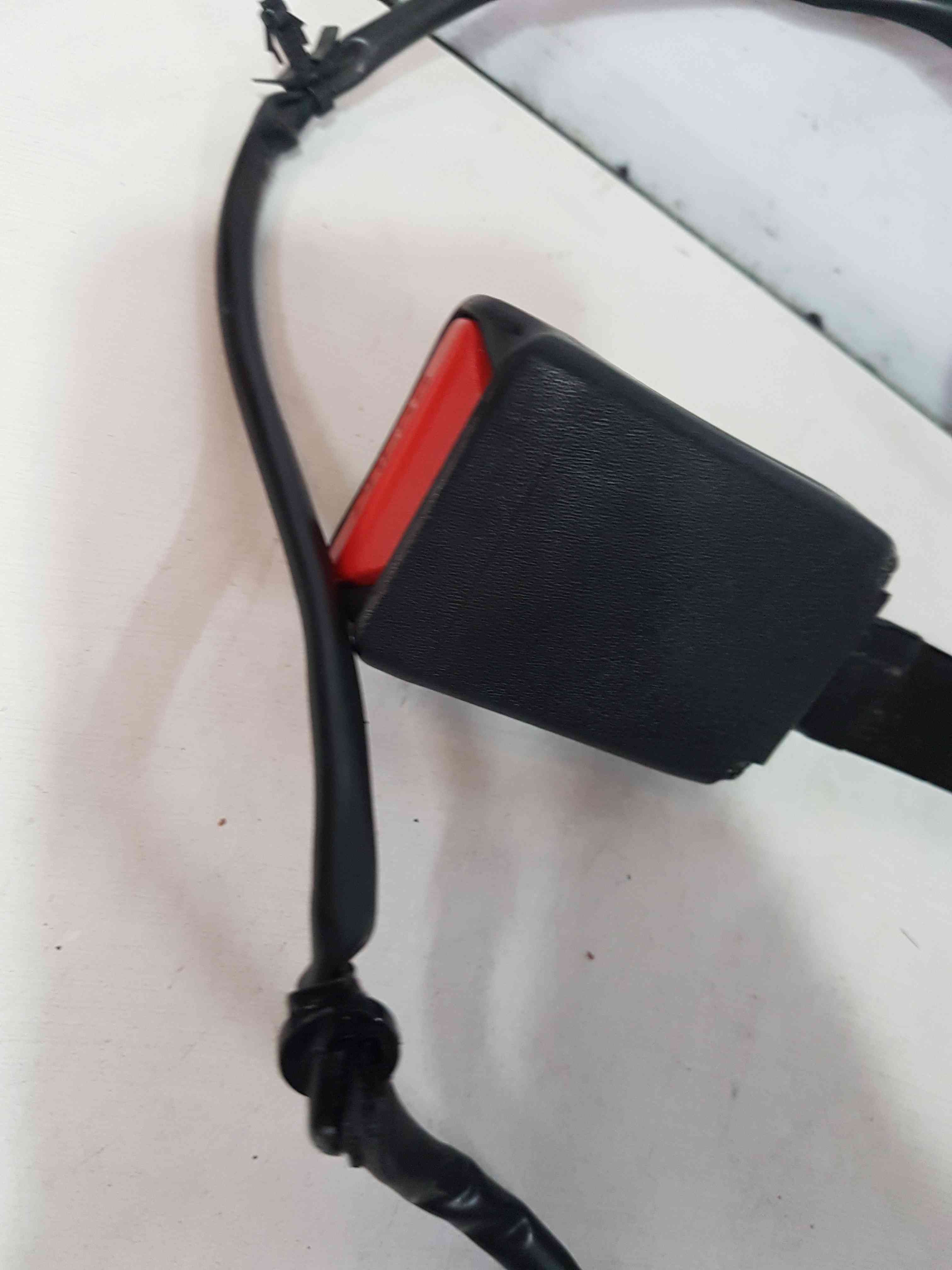Thumb 5 Nissan Juke MK1 2010-2014 Drivers OSF Front Seat Belt Buckle Anchor Clip