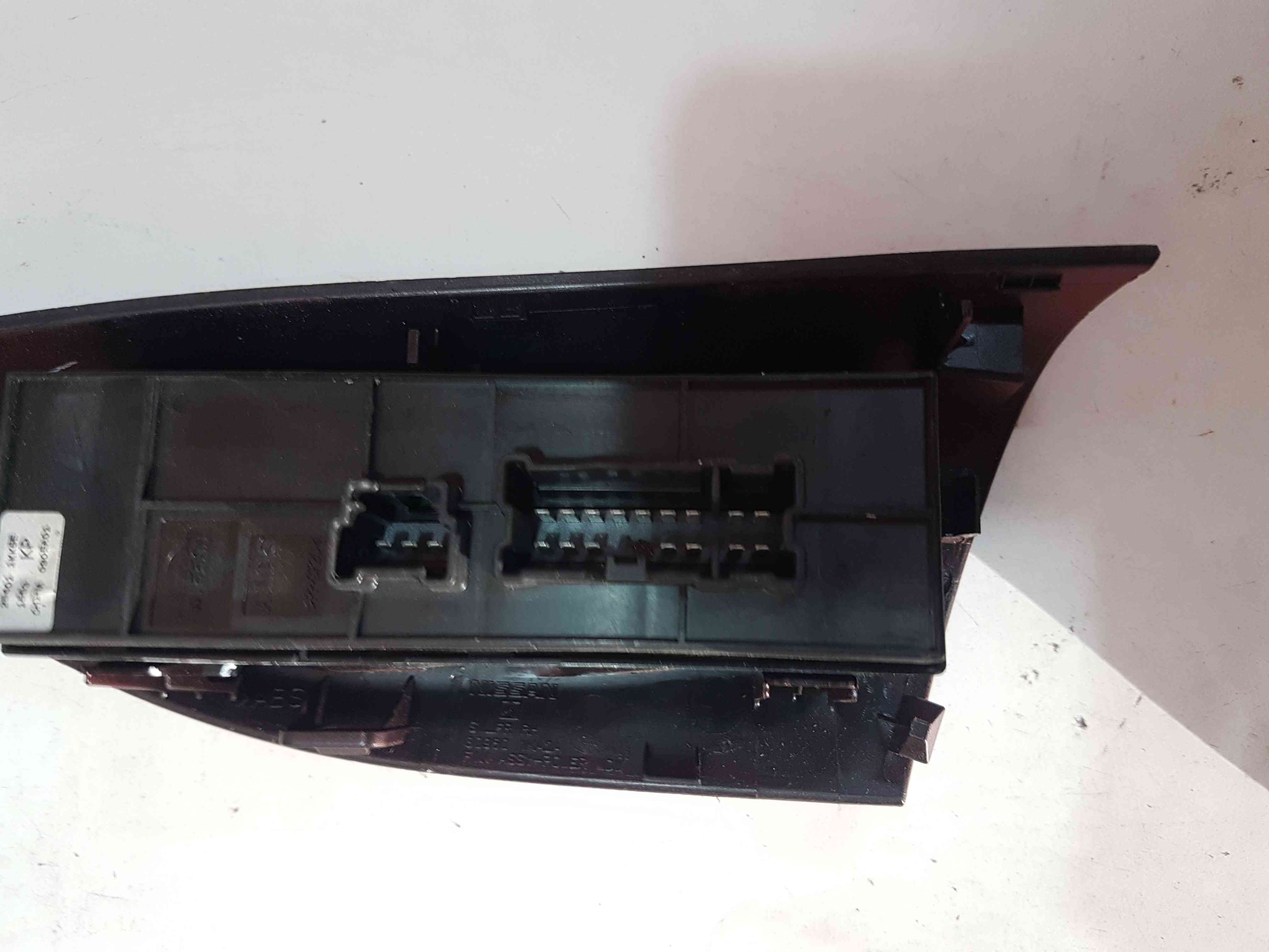 Thumb 4 Nissan Juke MK1 2010-2014 Drivers OSF Front Window Switch Panel 254011Kk0a