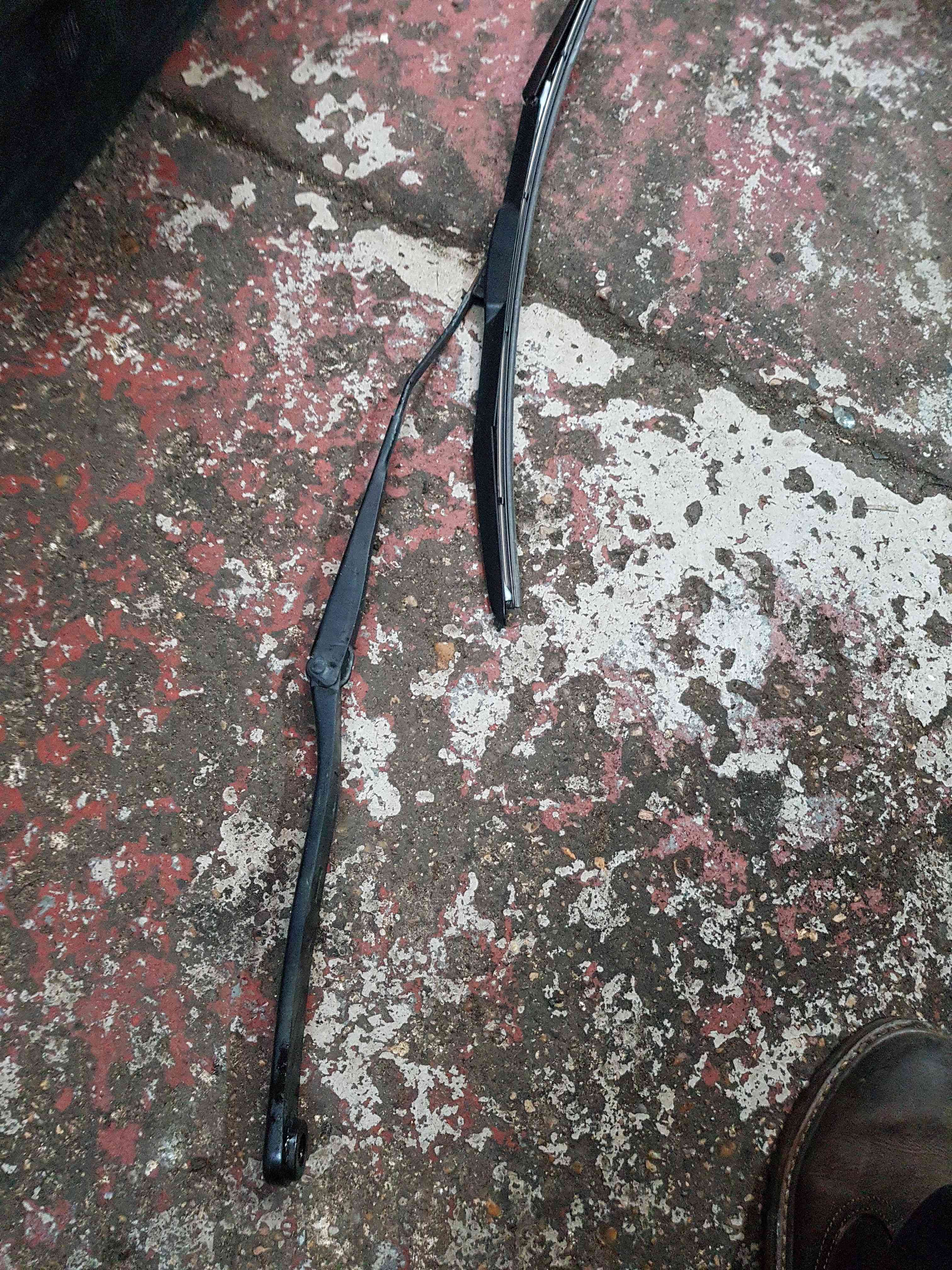 Thumb 4 Nissan Juke MK1 2010-2014 Drivers OSF Front Wiper ARM