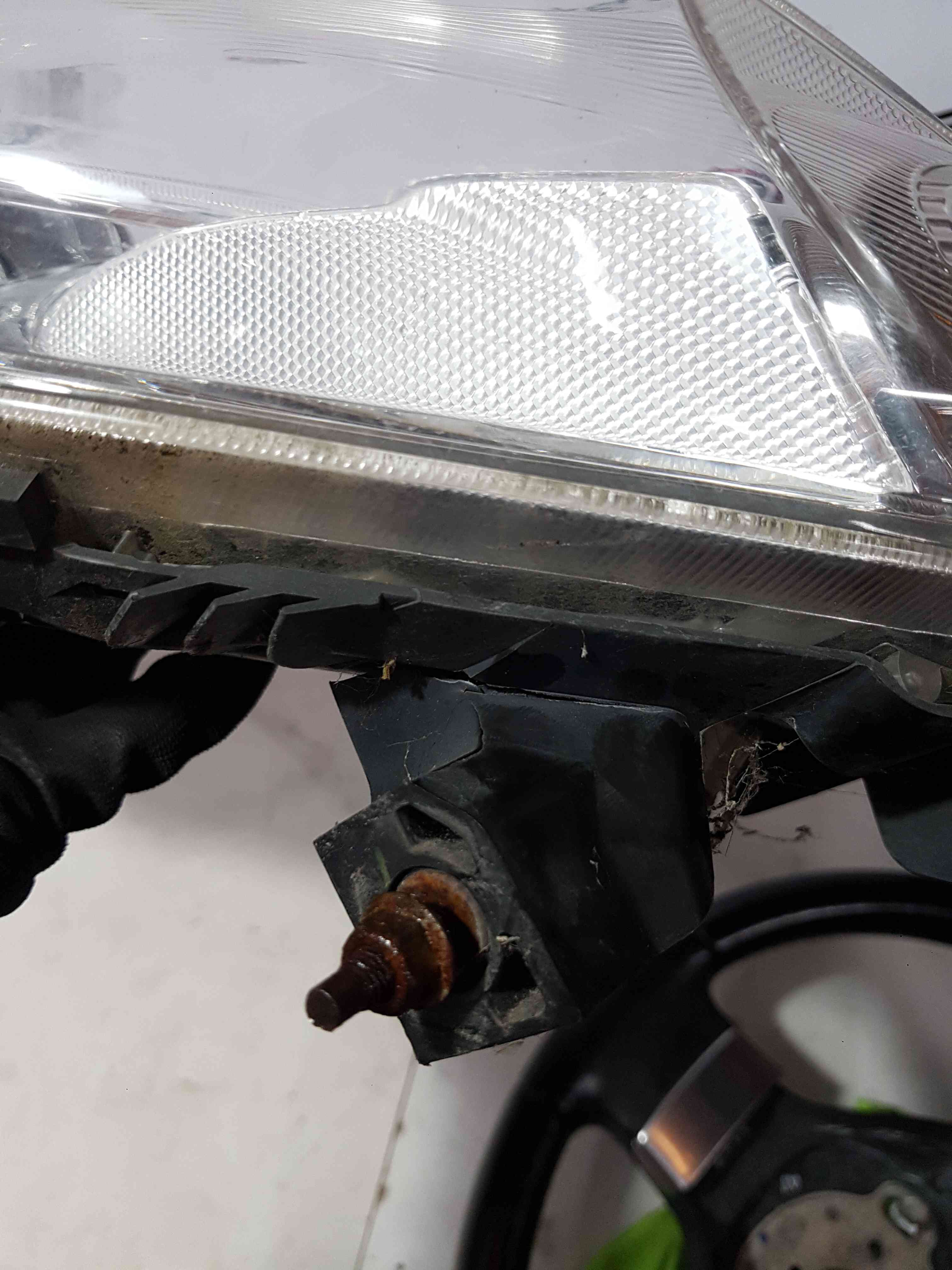 Thumb 9 Nissan Juke MK1 2010-2014 Drivers OSF Headlight