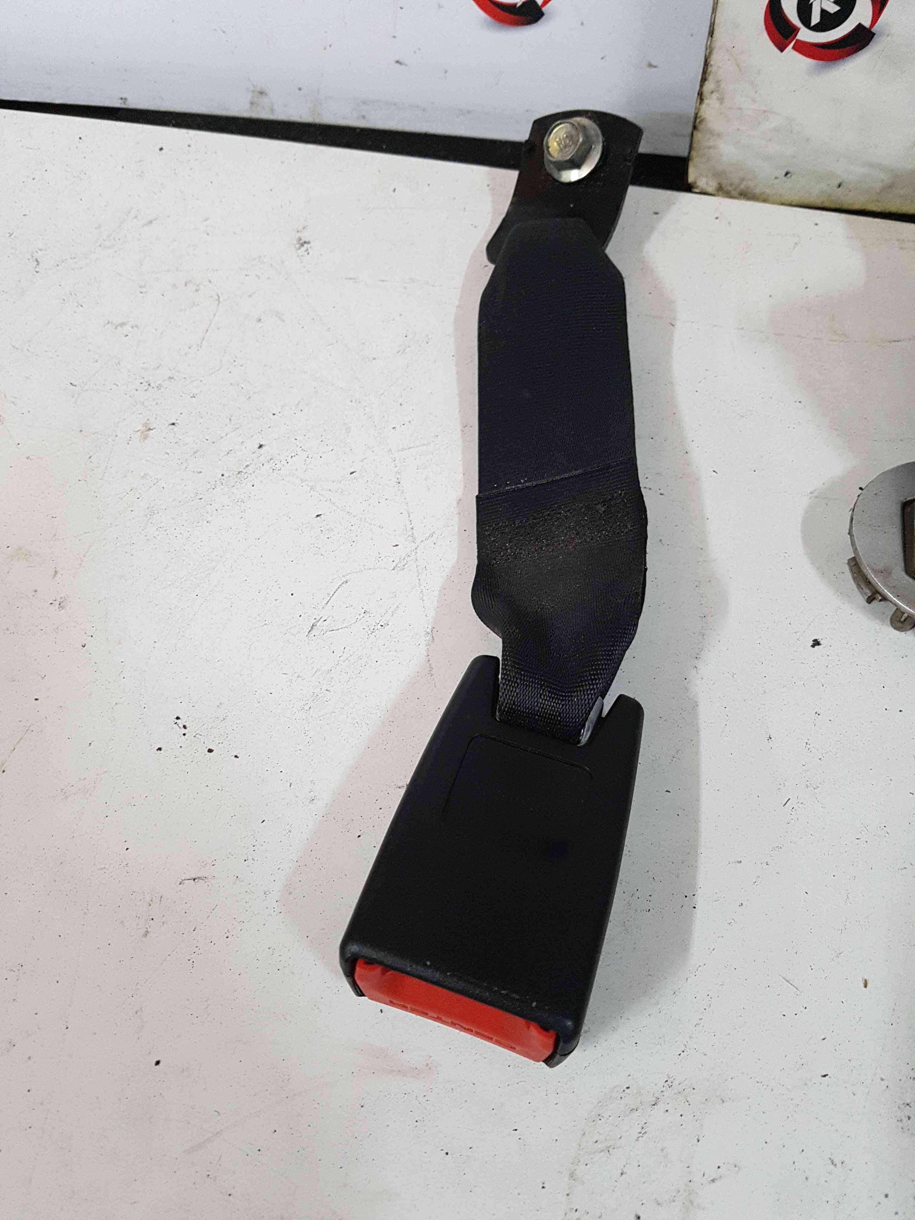 Thumb 4 Nissan Juke MK1 2010-2014 Drivers OSR Middle Seat Belt Buckle Anchor Clip