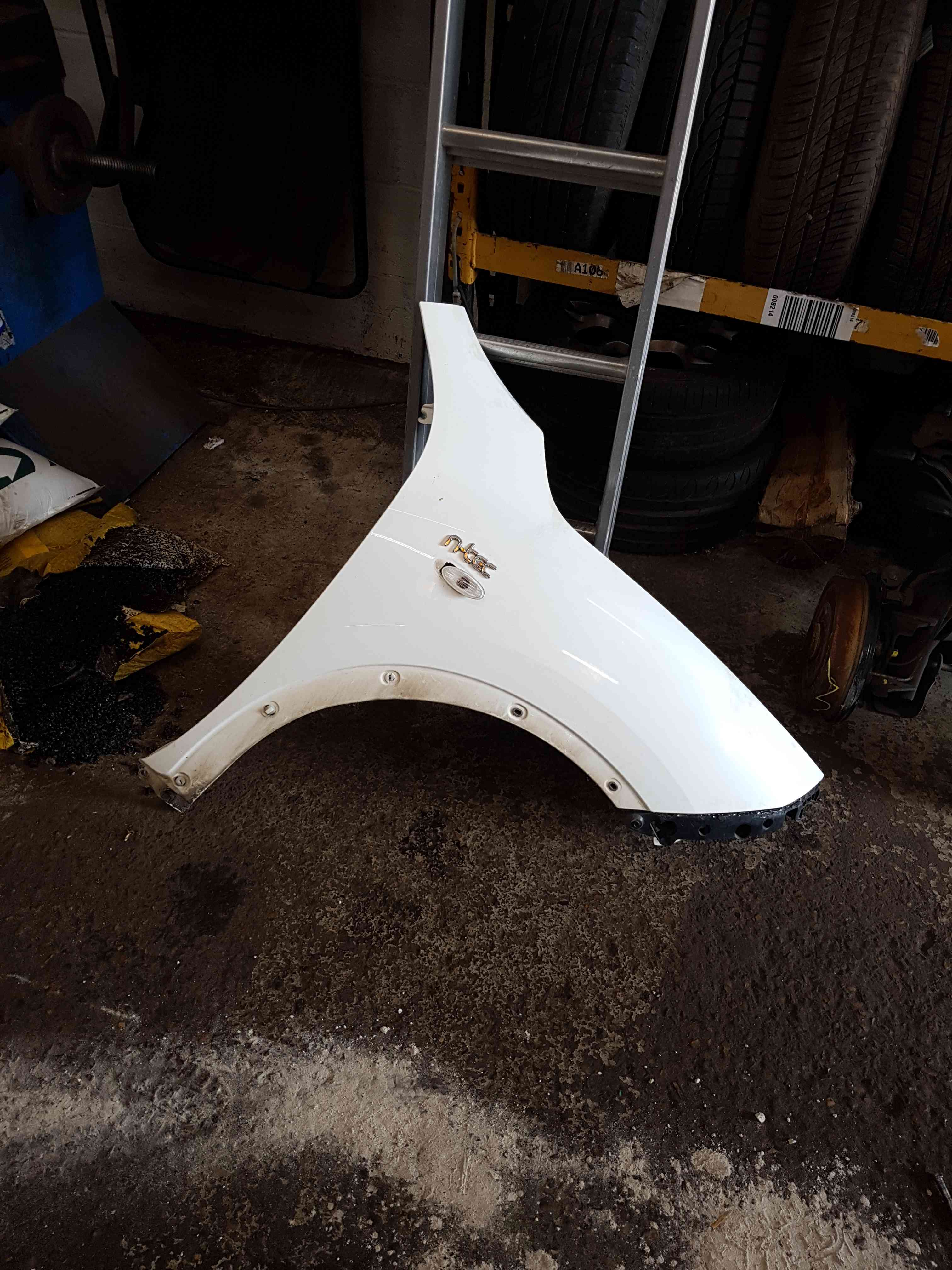 Thumb 2 Nissan Juke MK1 2010-2014 Drivers Os Wing White 326