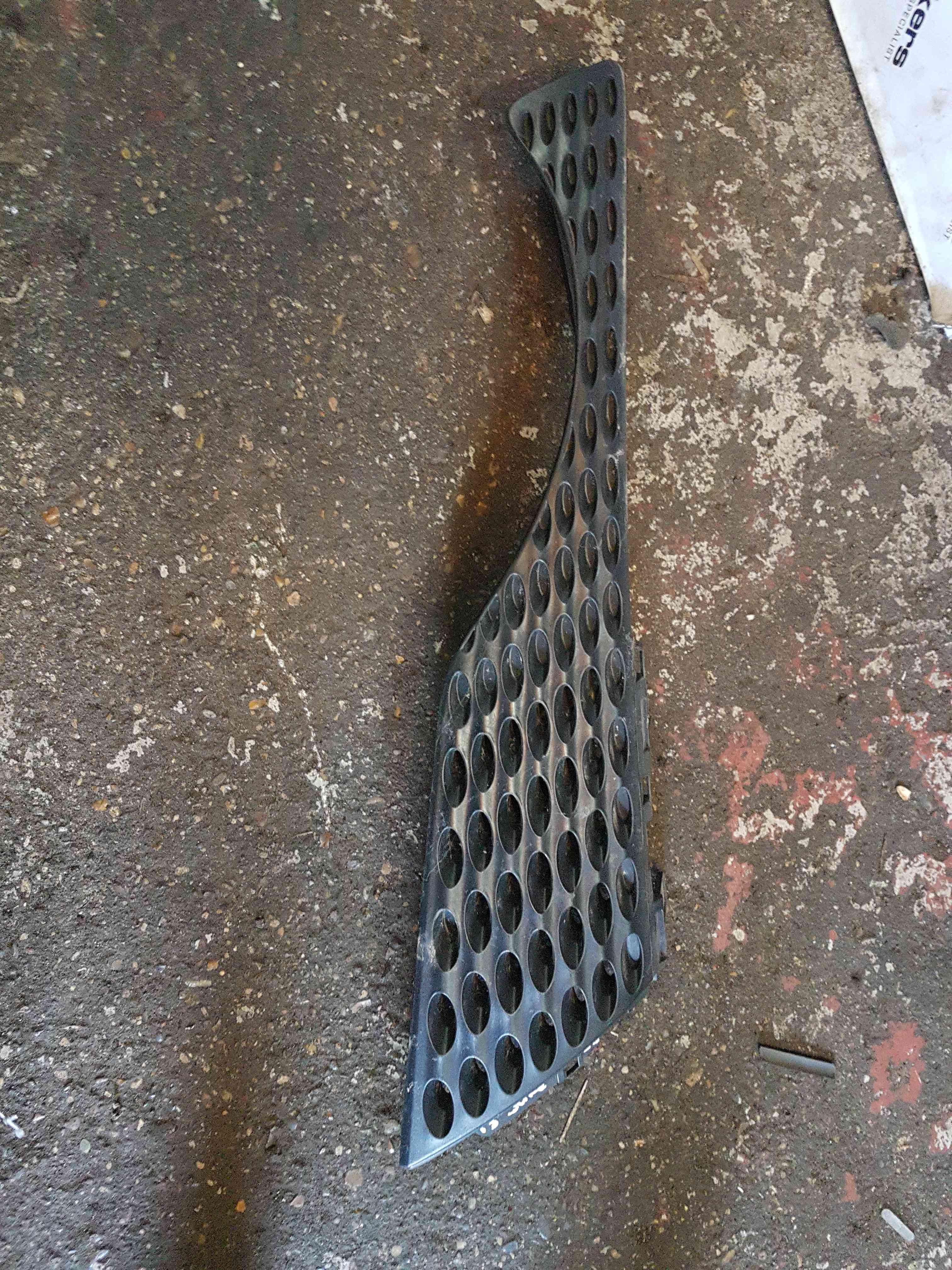 Thumb 3 Nissan Juke MK1 2010-2014 Front Grill OSF Driver  620741KA6A