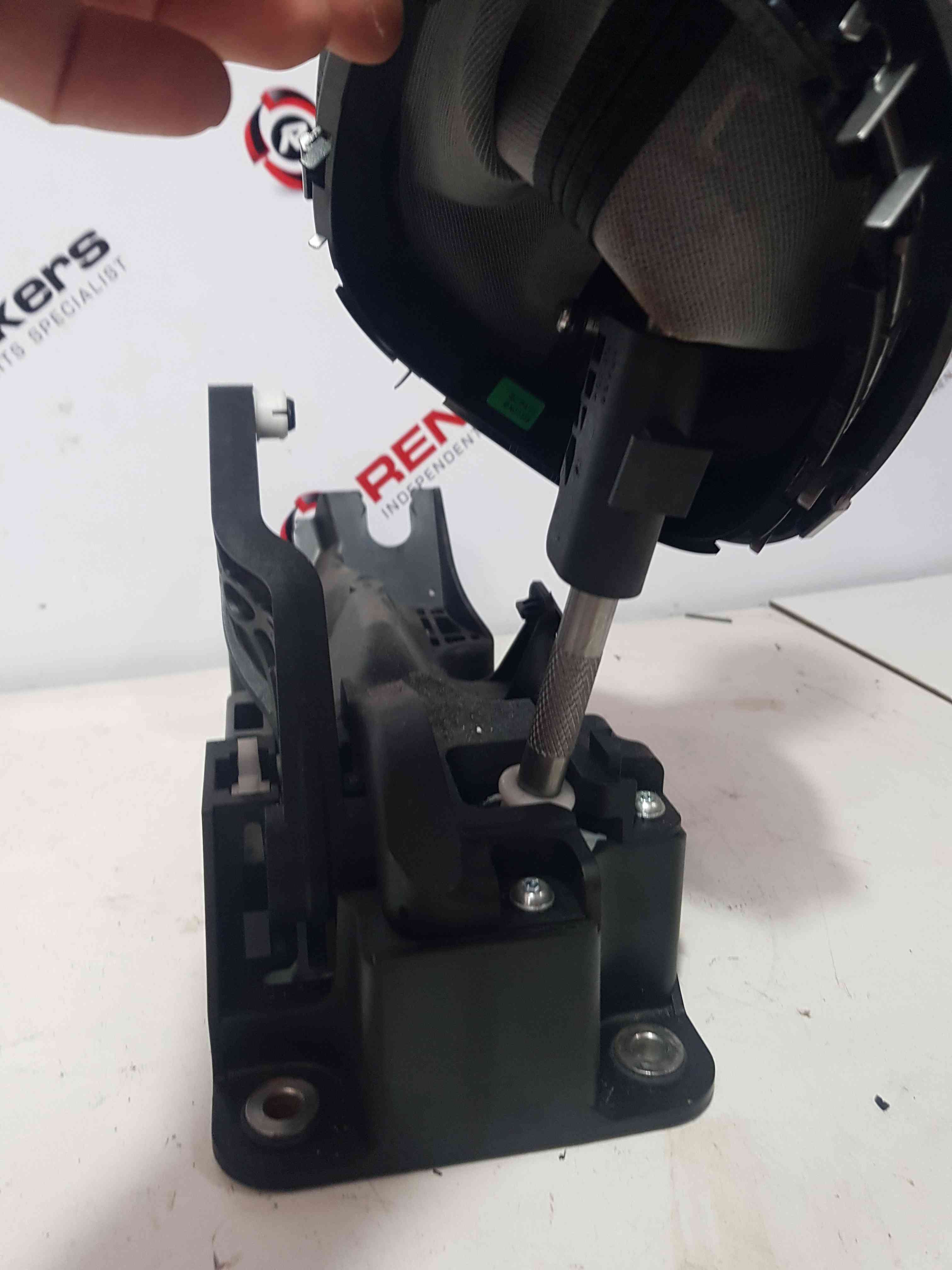 Thumb 6 Nissan Juke MK1 2010-2014 Gear Selector  341011KA0A